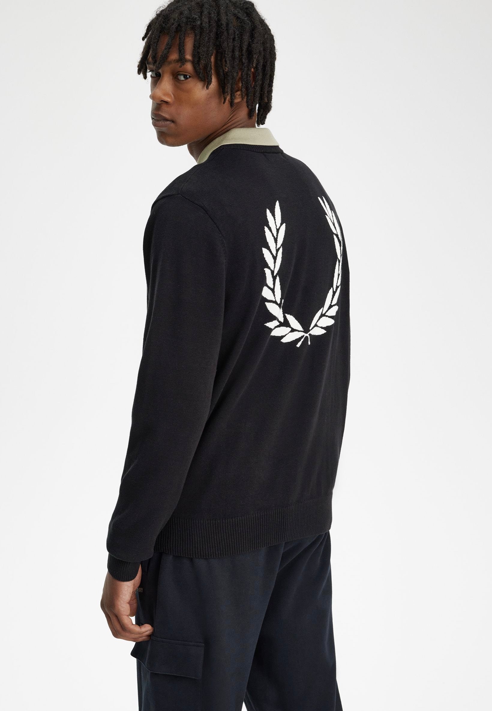 Fred Perry - Graphic Laurel Wreath Black - Pullover | Men-Image