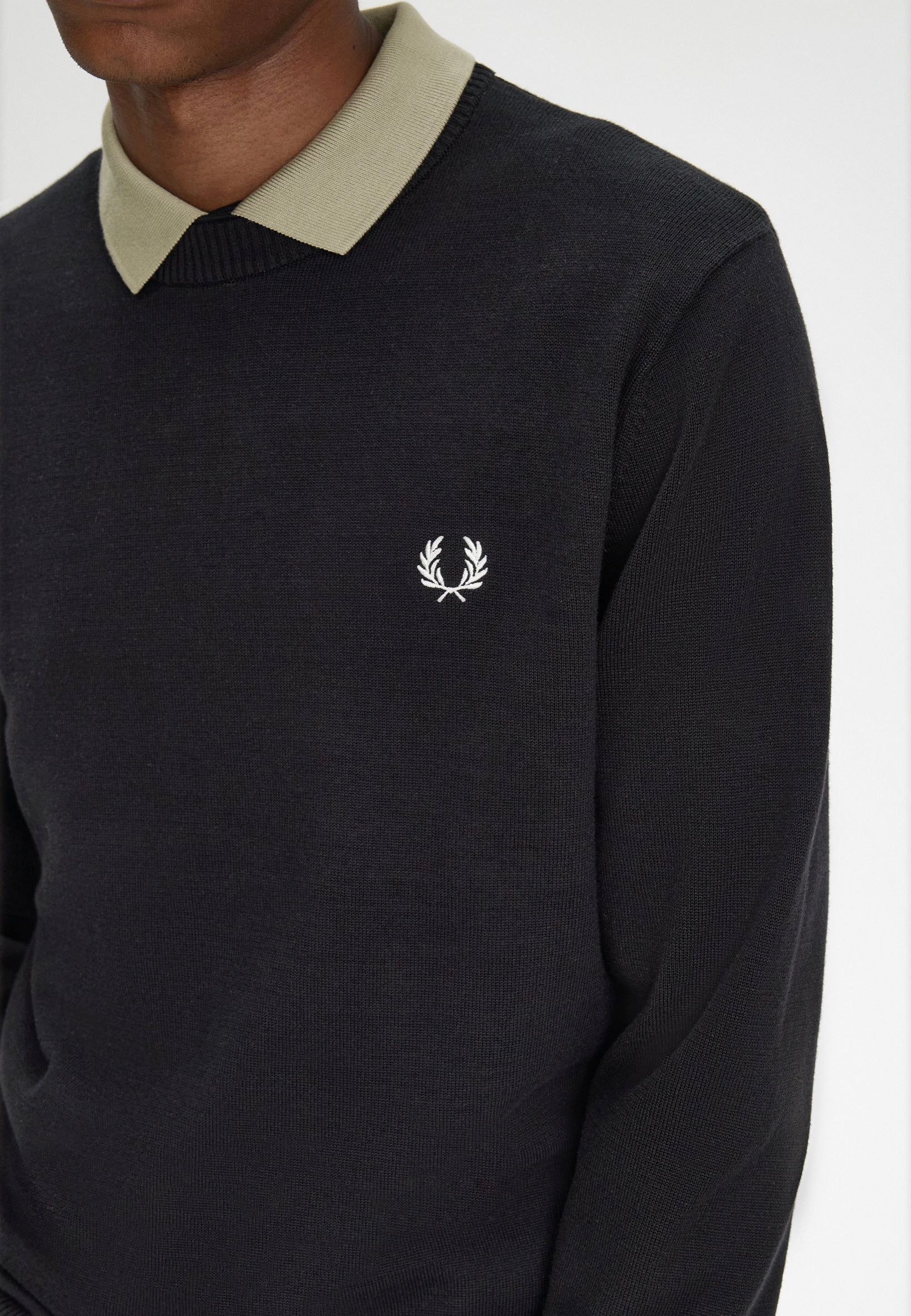 Fred Perry - Graphic Laurel Wreath Black - Pullover | Men-Image