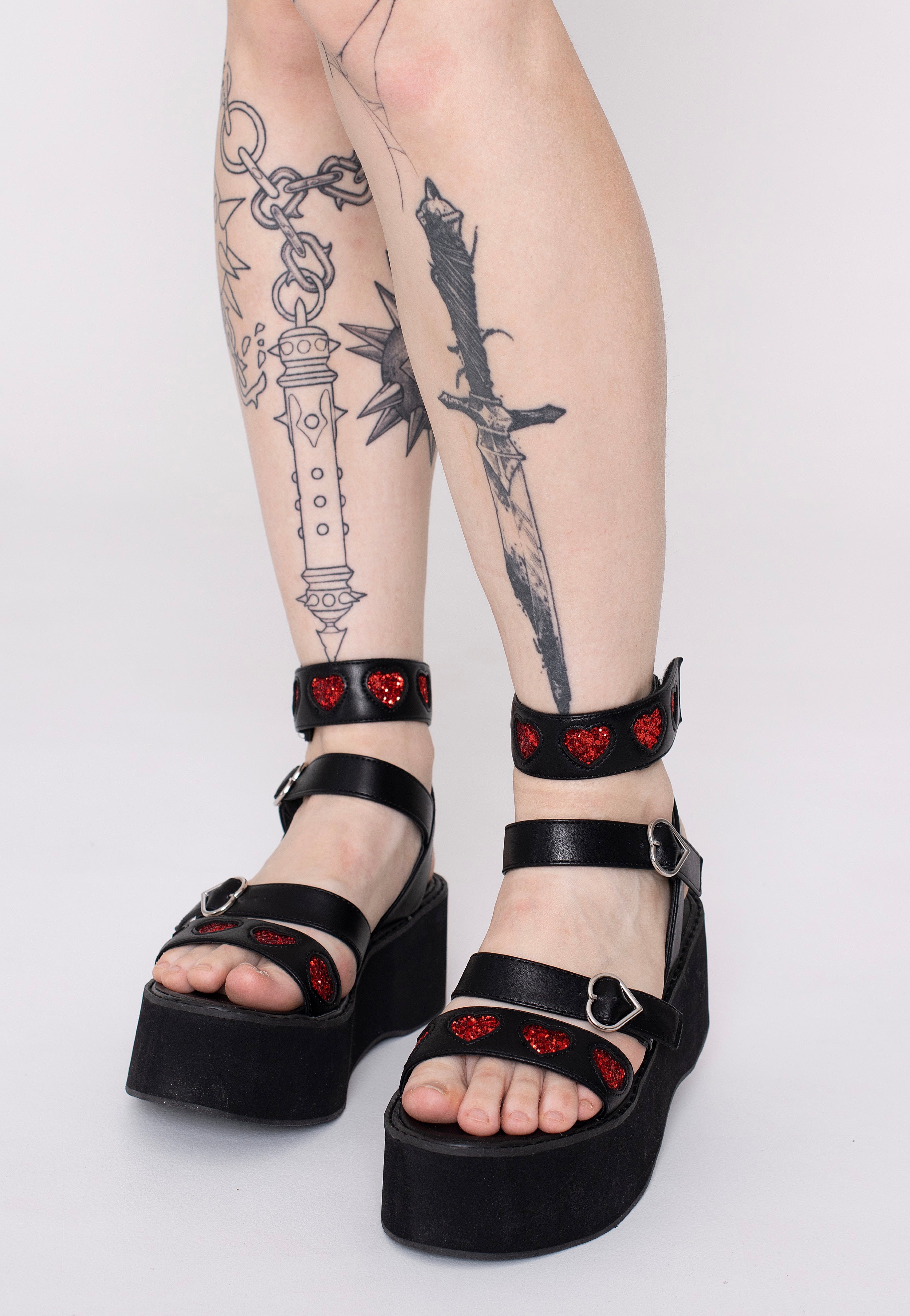 Koi Footwear - Rogue Lovergirl Flatform Heart Black - Girl Sandals | Women-Image