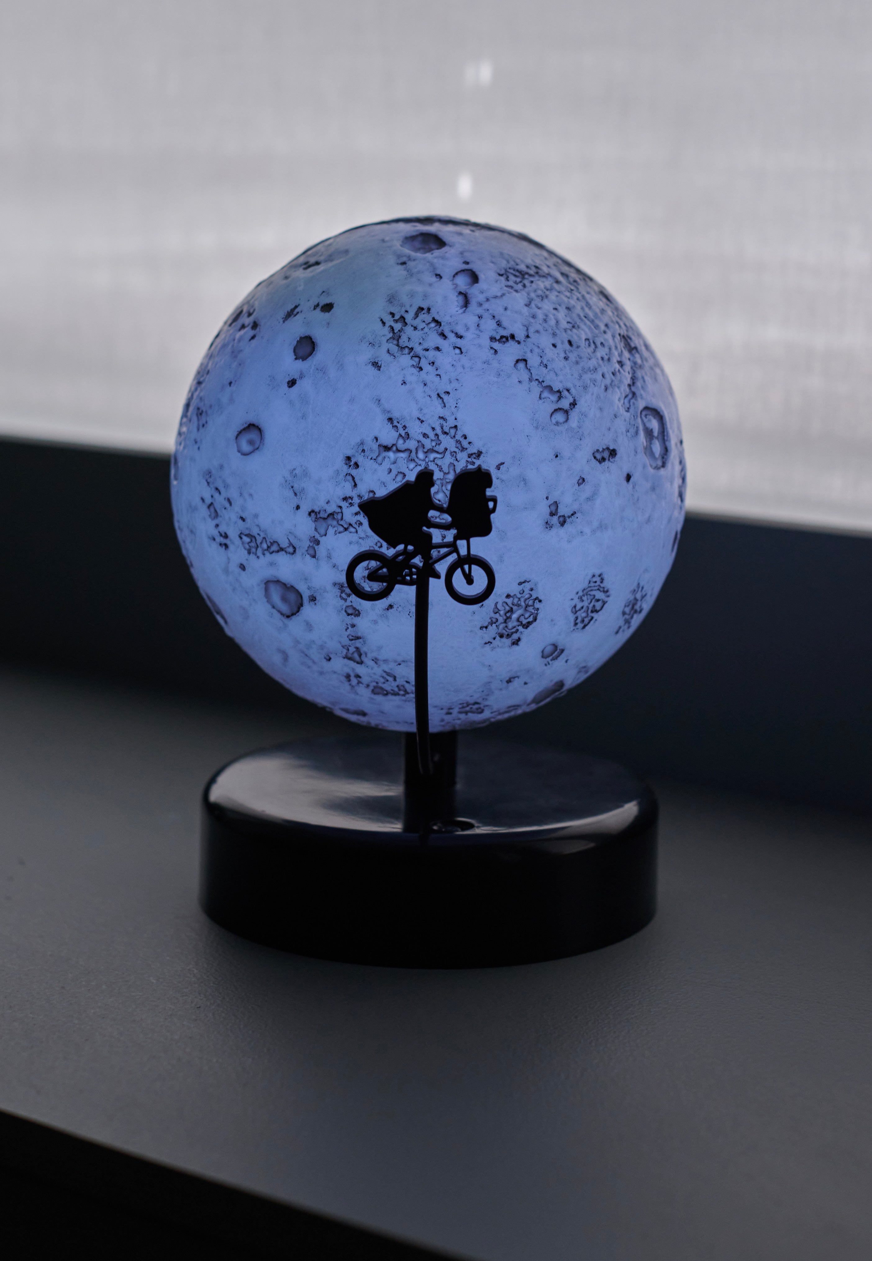 E.T. The Extra Terrestrial - Moon - Lamp | Neutral-Image