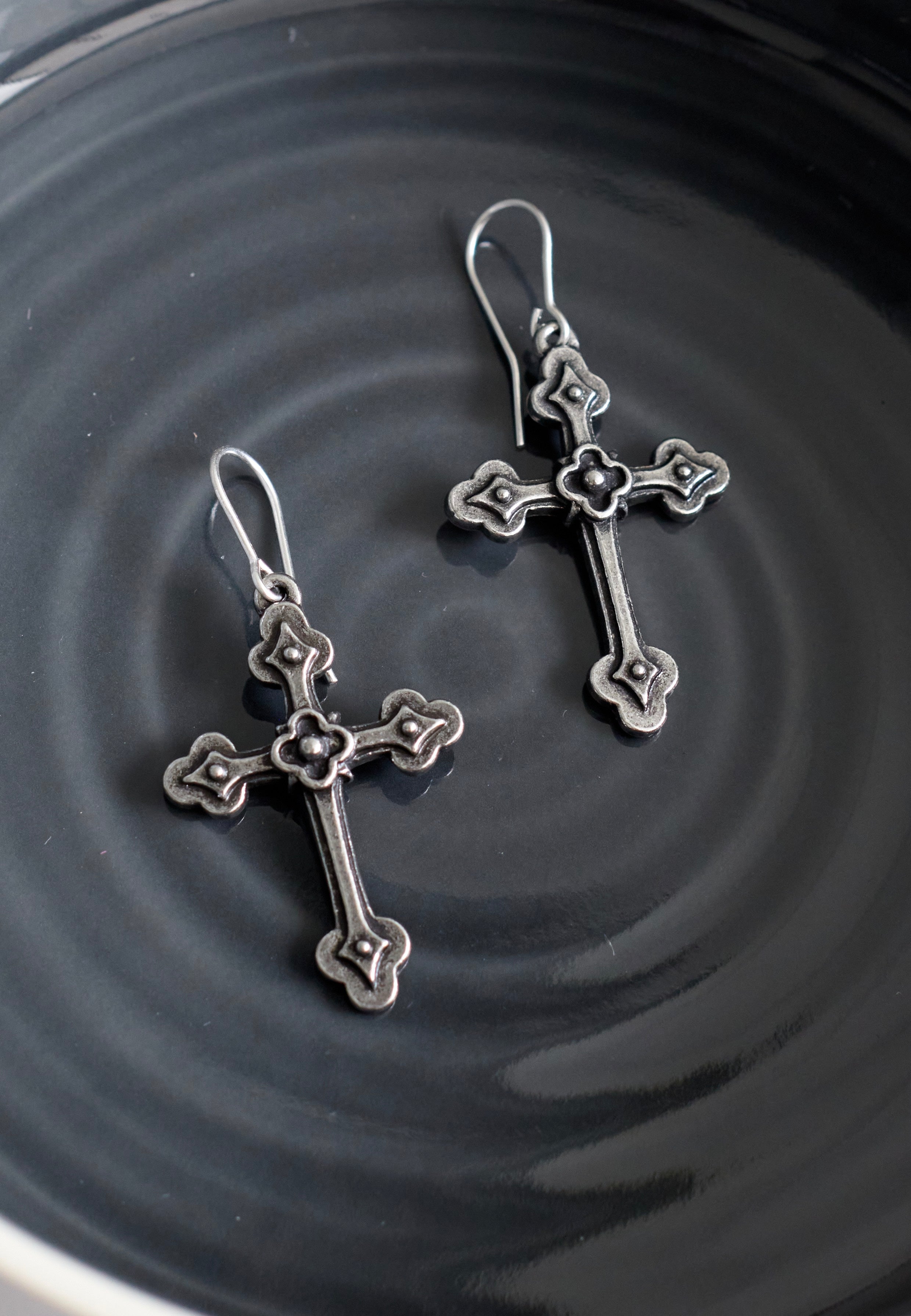 Alchemy England - Gothic Devotion Crosses Silver - Earrings | Neutral-Image