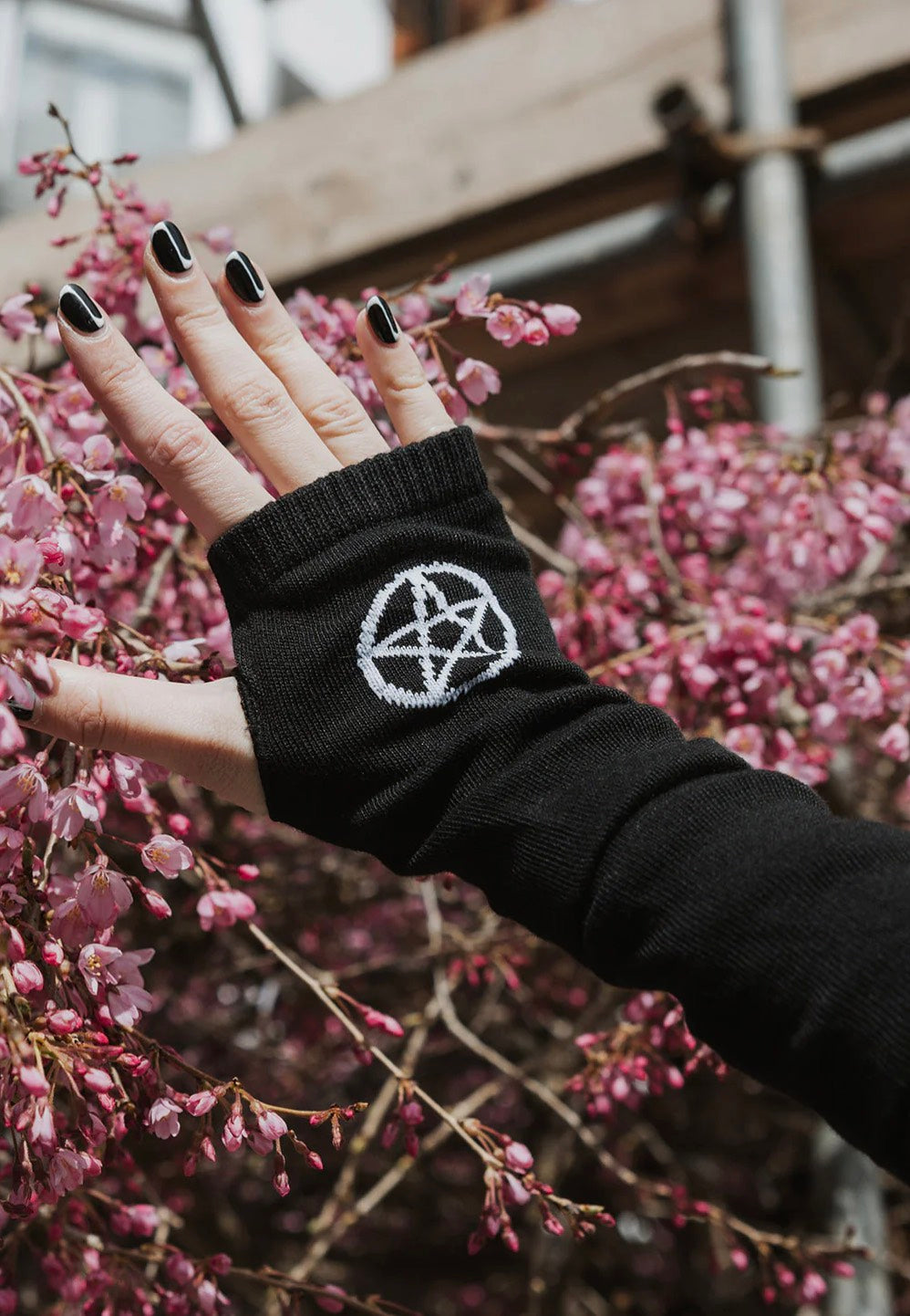 Pamela Mann - Knitted Pentagram Fingerless Black/White - Gloves | Neutral-Image