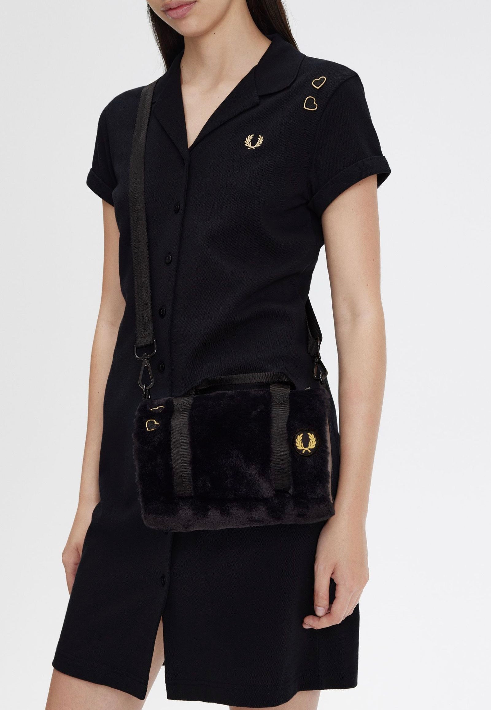 Fred Perry x Amy Winehouse - Mini Barrel Black - Dufflebag | Neutral-Image