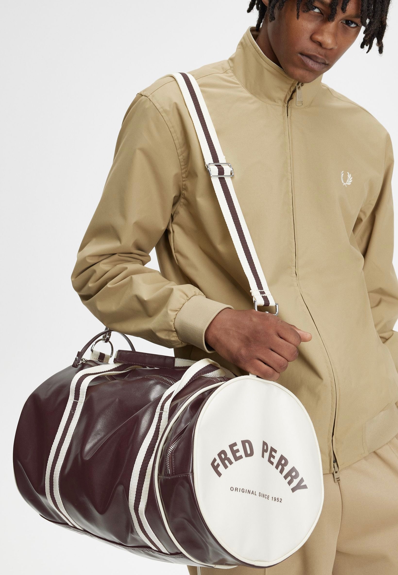 Fred Perry - Classic Barrel Carrington Road Brick/Ecru - Dufflebag | Neutral-Image