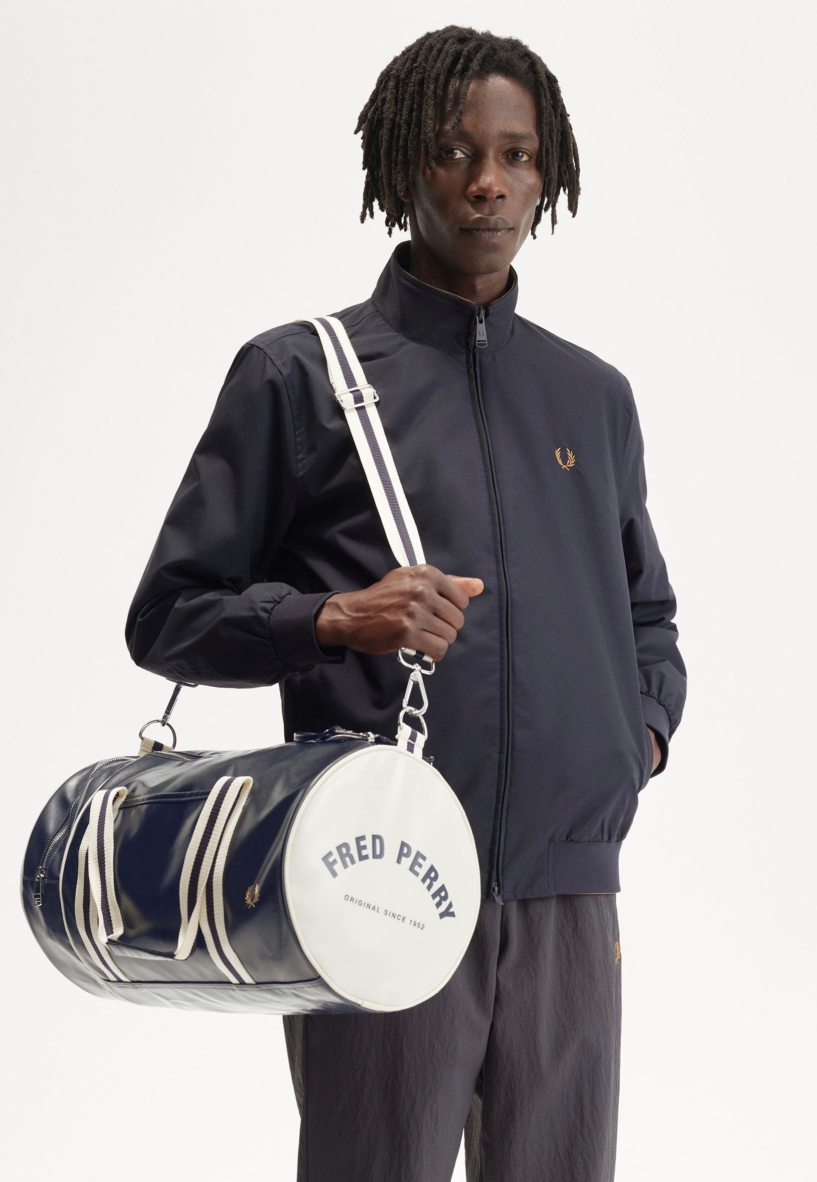 Fred Perry - Classic Barrel Carbon Blue/Ecru - Dufflebag | Neutral-Image