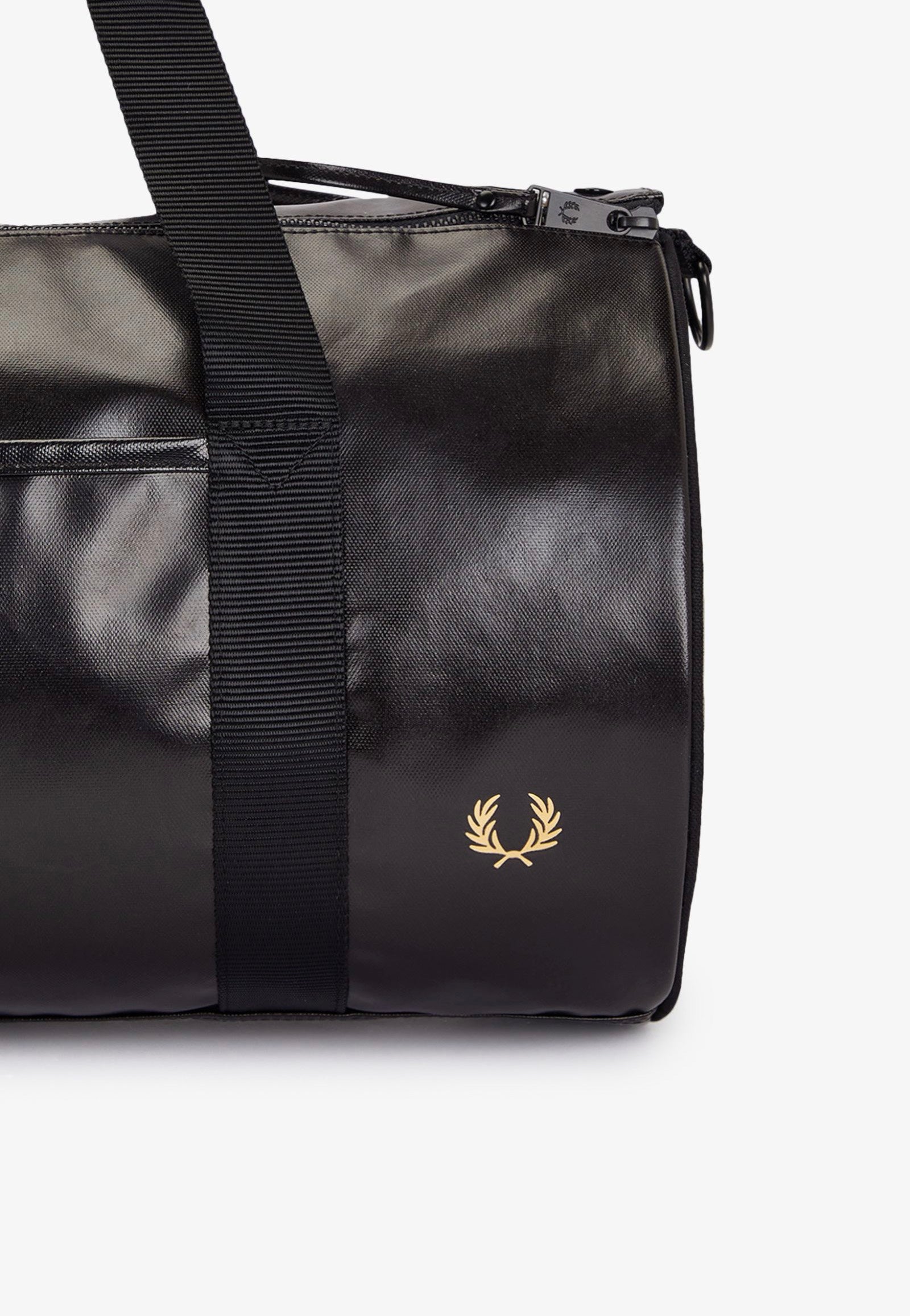 Fred Perry - Tonal Classic Barrel Black/Gold - Dufflebag | Neutral-Image