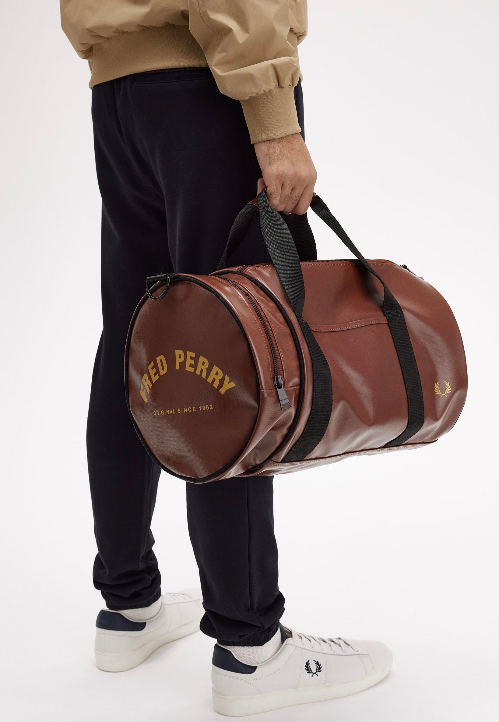 Fred Perry - Tonal Classic Whisky Brown - Dufflebag | Neutral-Image