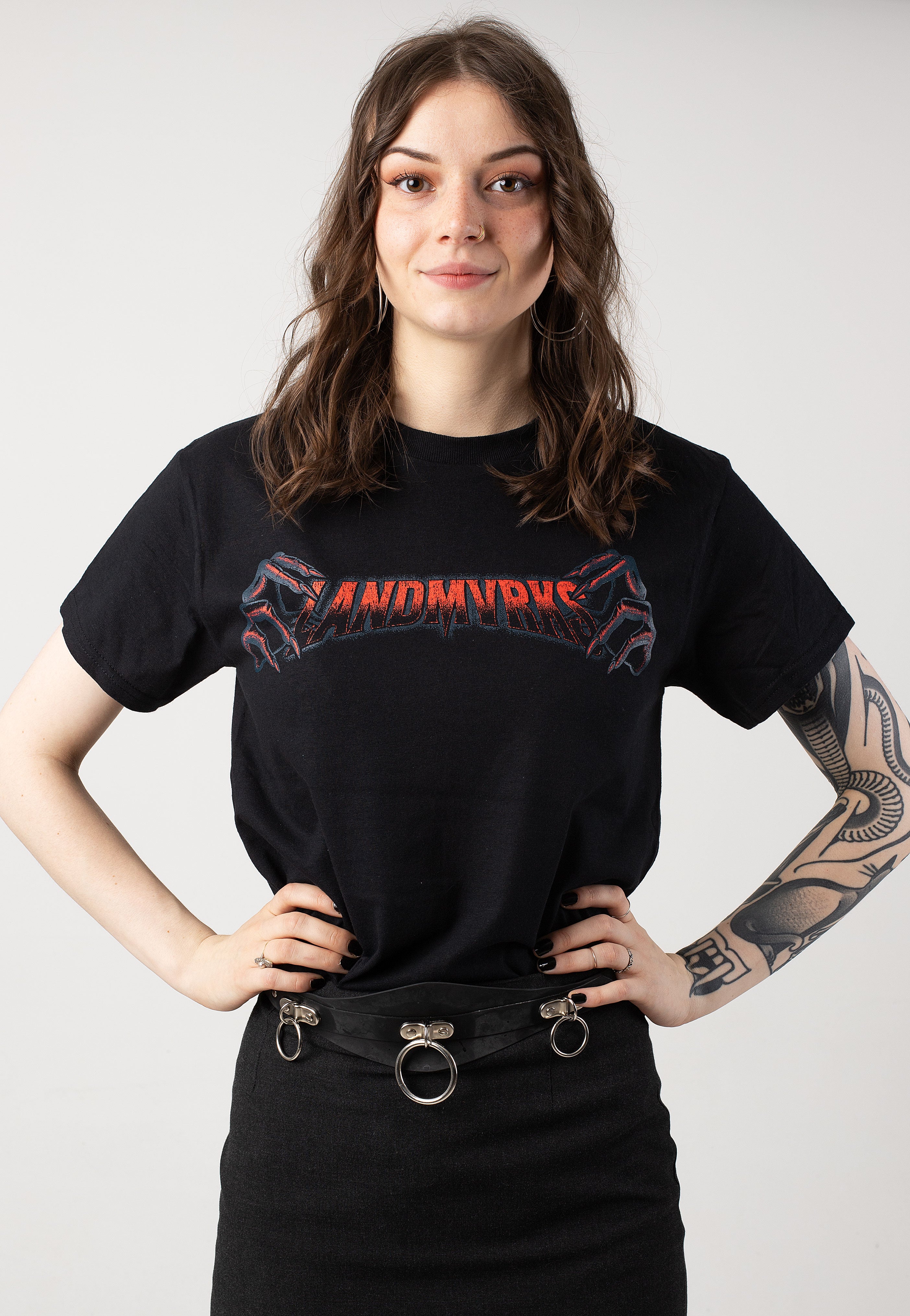 Landmvrks - Creature Hands - T-Shirt | Women-Image