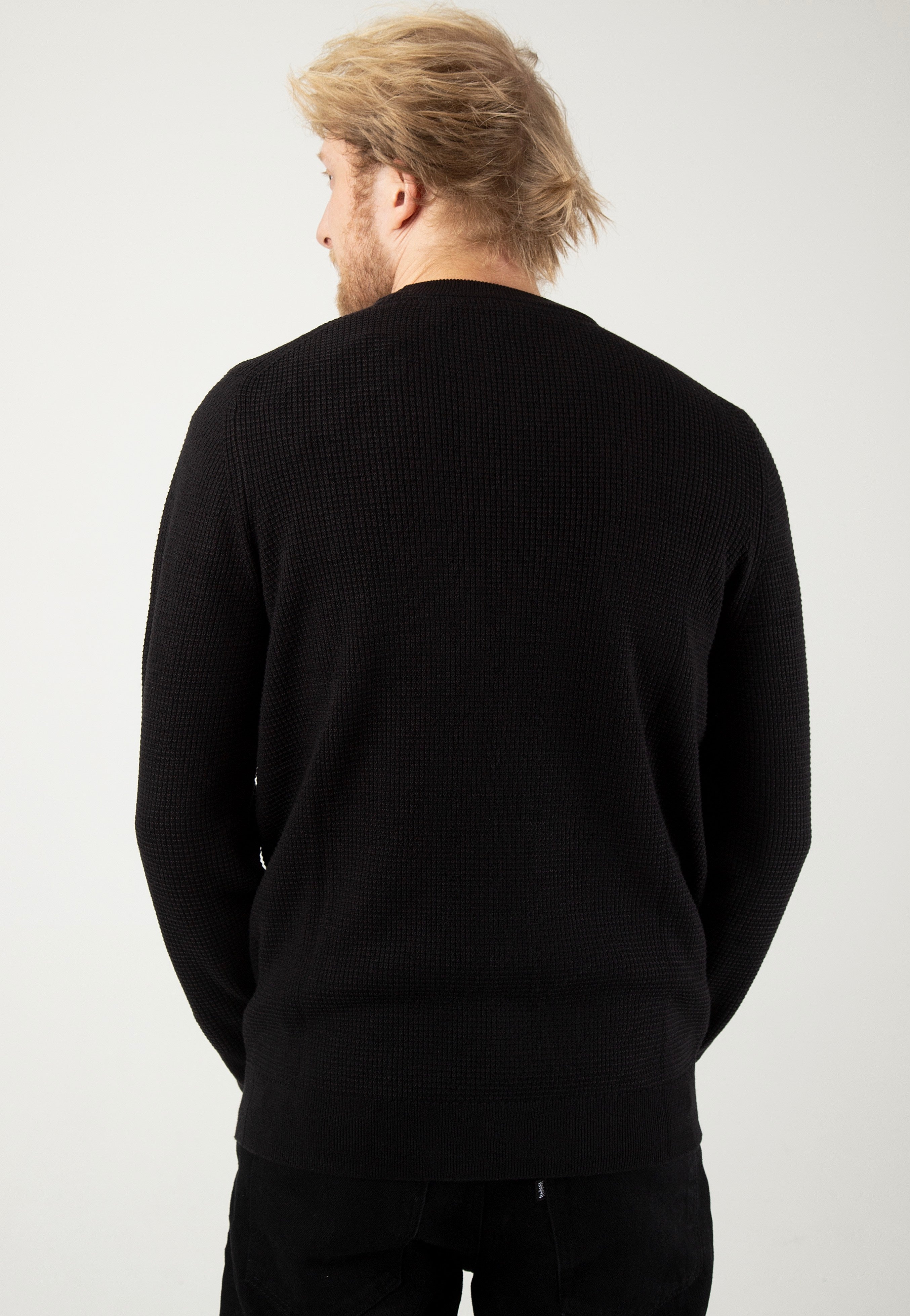 Lyle & Scott - Grid Knit Crew Neck Jet Black - Pullover | Men-Image