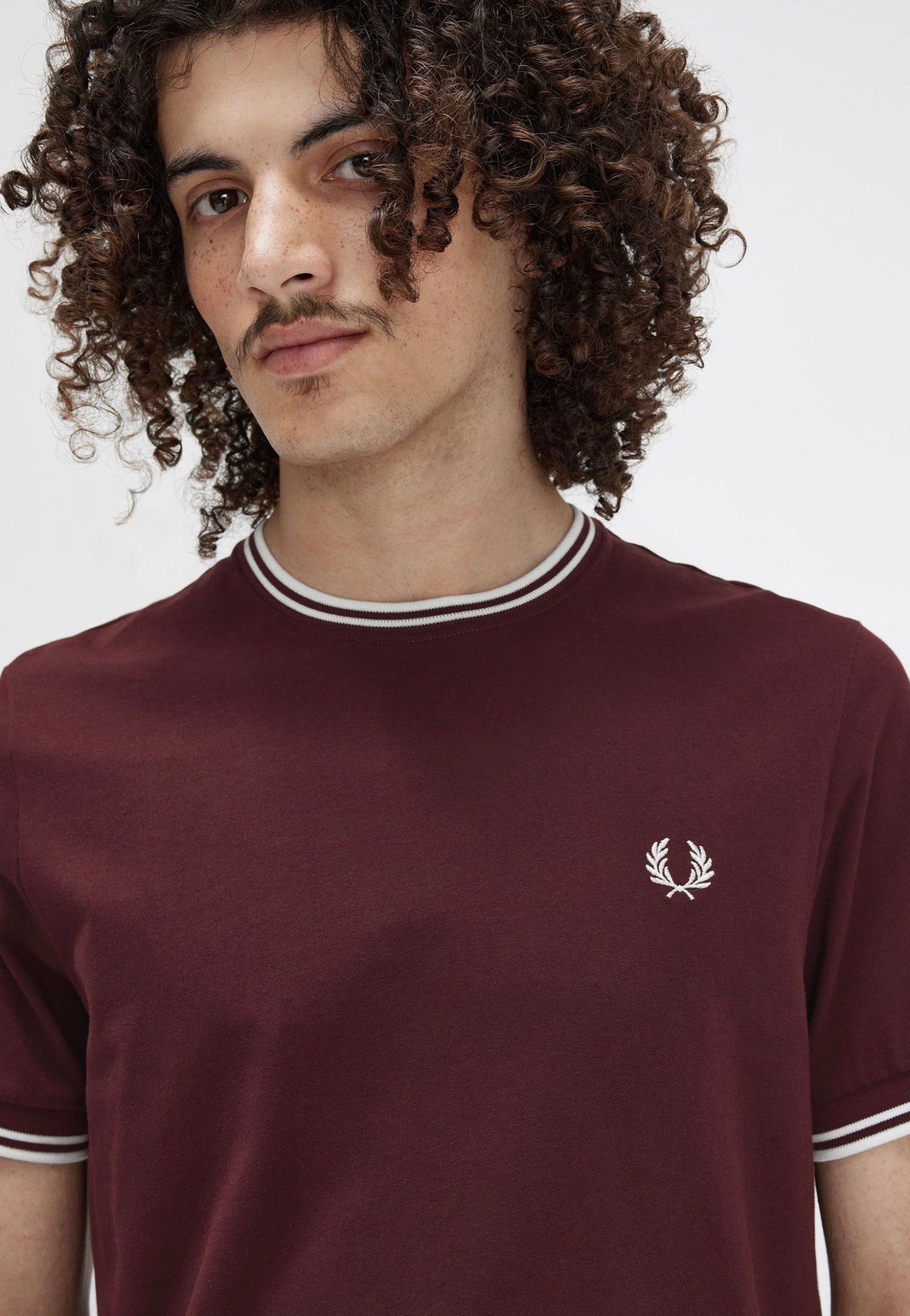 Fred Perry - Twin Tipped Oxblood - T-Shirt | Men-Image