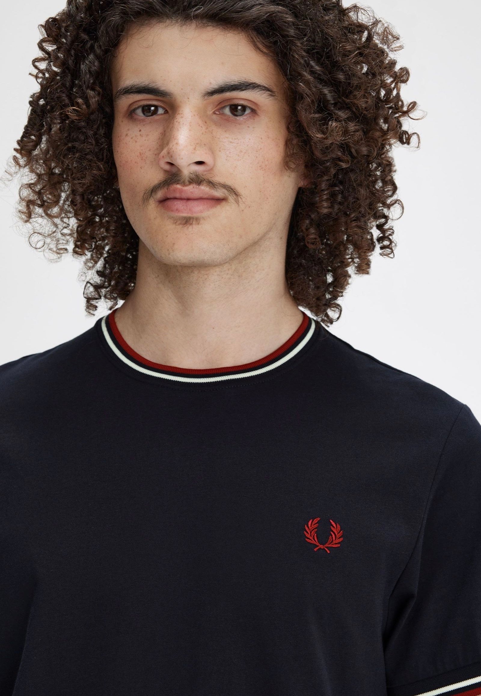 Fred Perry - Twin Tipped Navy/Snow White/Burnt Red - T-Shirt | Men-Image