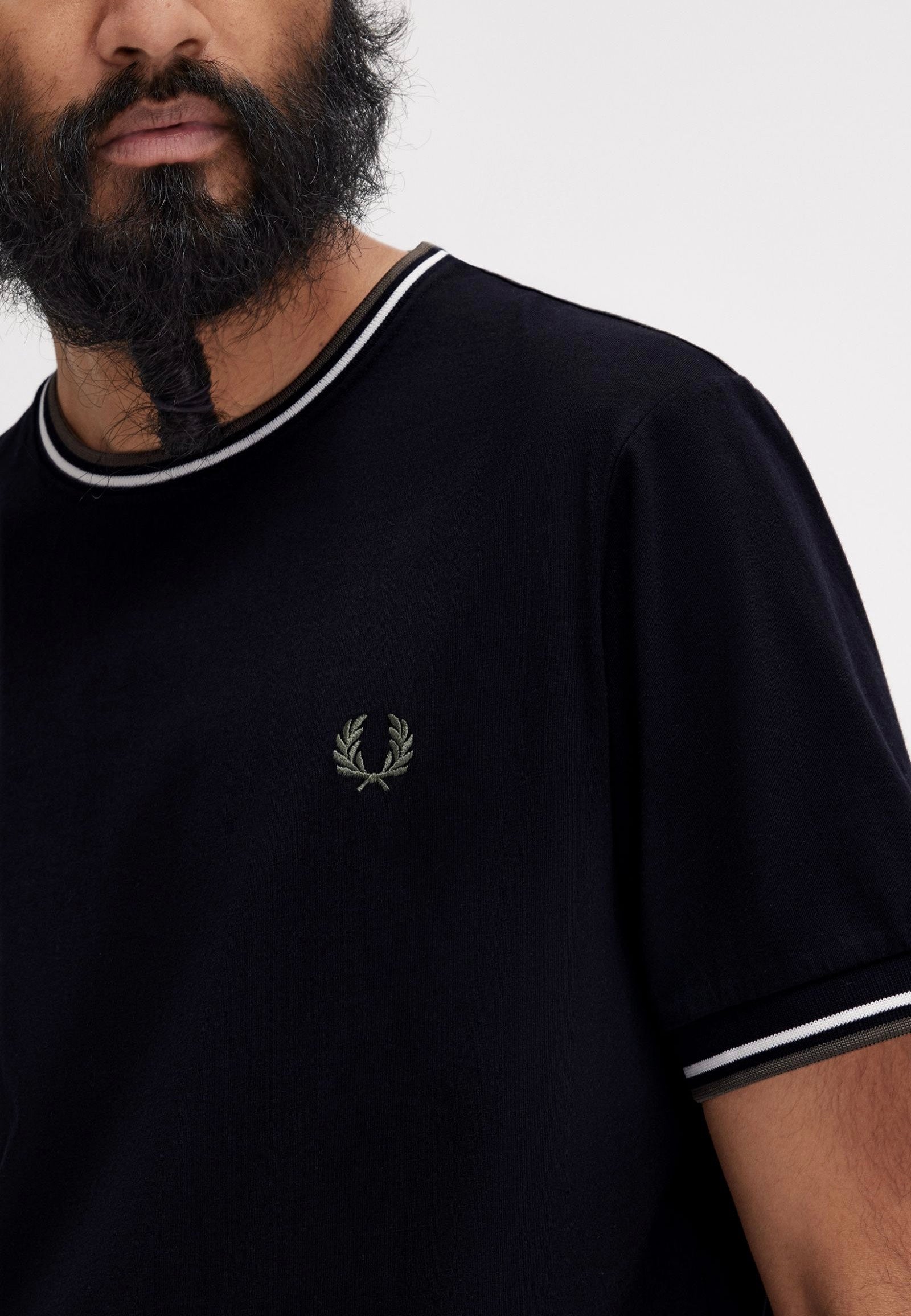 Fred Perry - Twin Tipped Black/Ecru/Laurel Wreath Green - T-Shirt | Men-Image