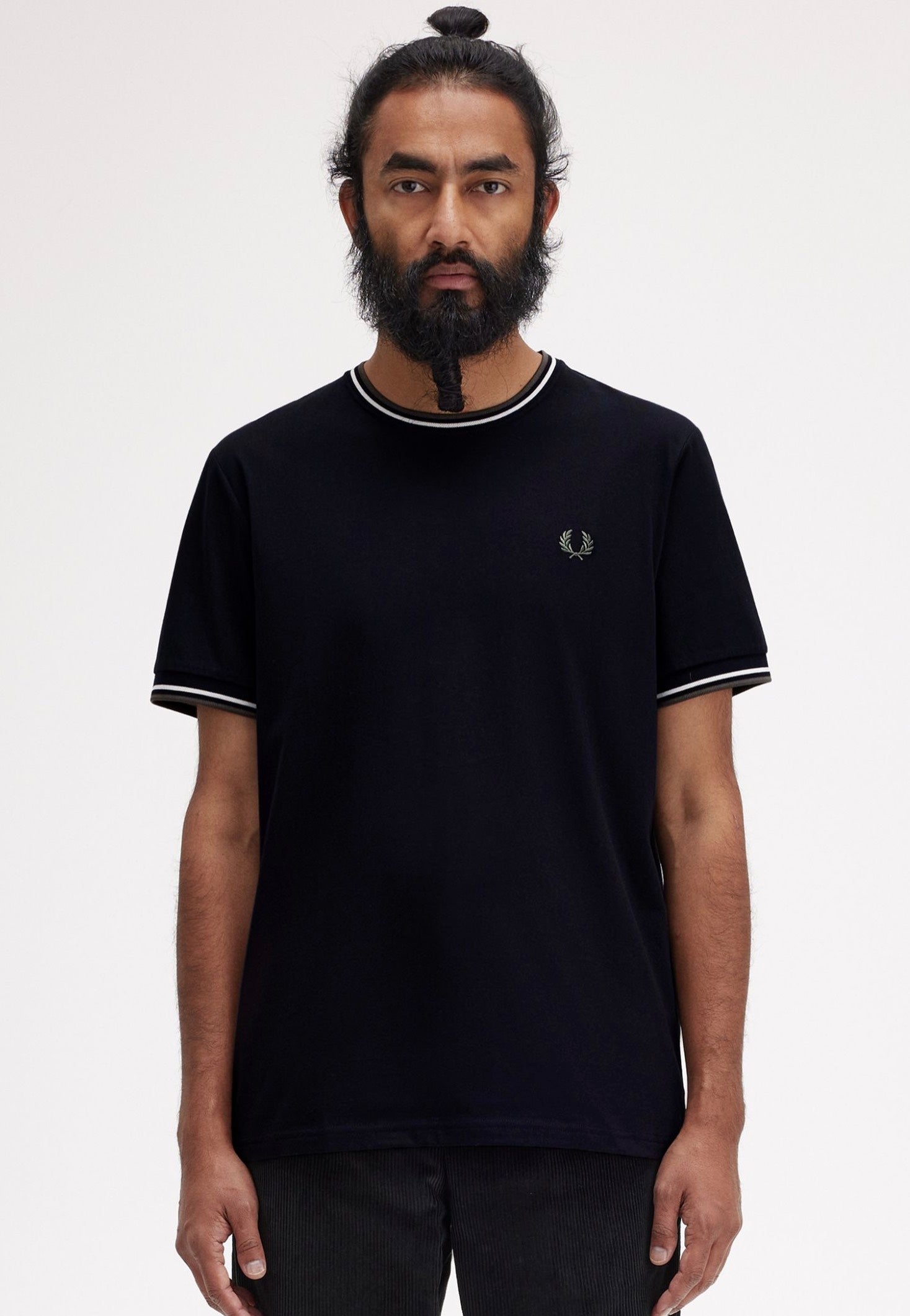 Fred Perry - Twin Tipped Black/Ecru/Laurel Wreath Green - T-Shirt | Men-Image