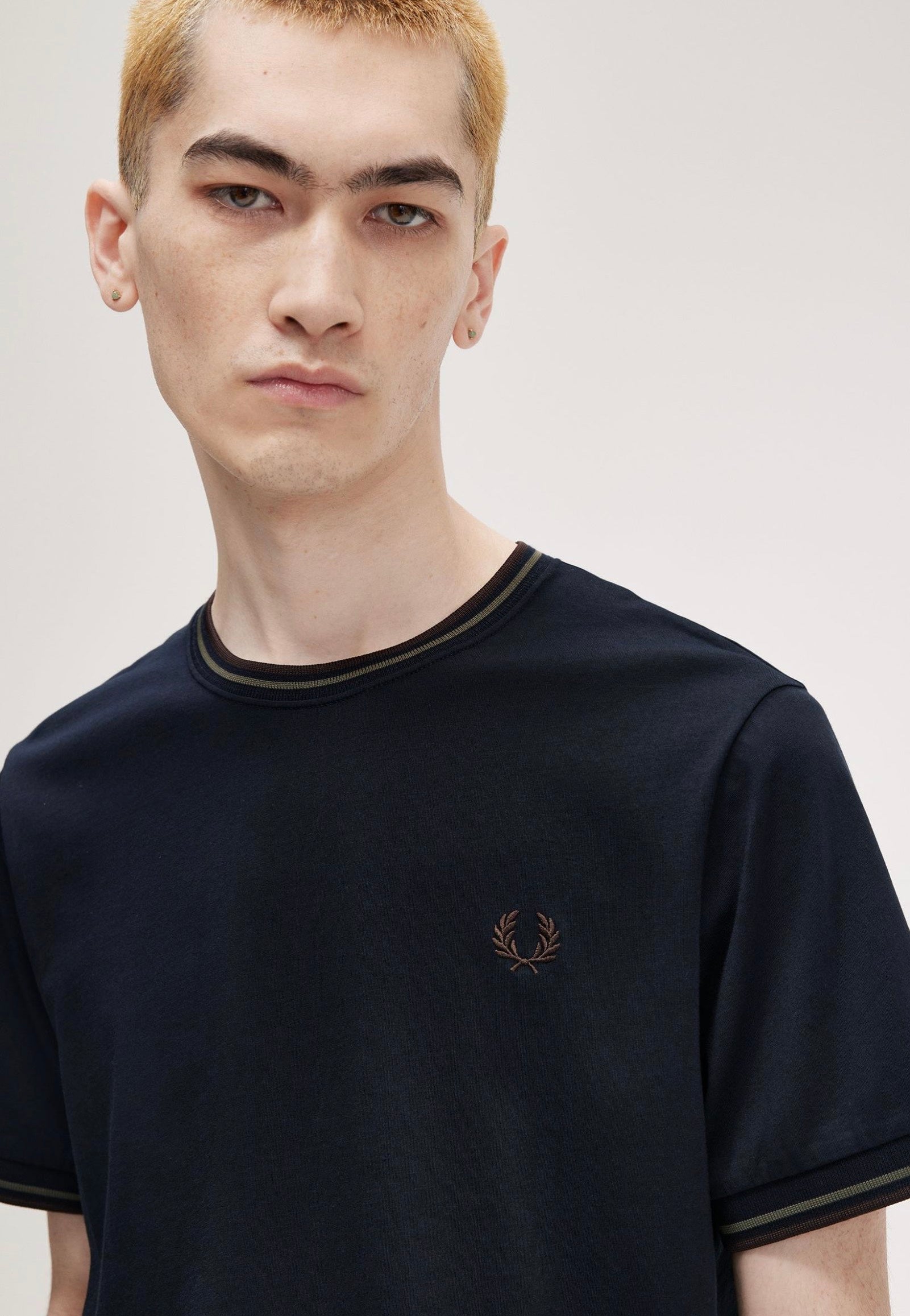 Fred Perry - Twin Tipped Nvy/Lrlwgrn/Bric - T-Shirt | Men-Image