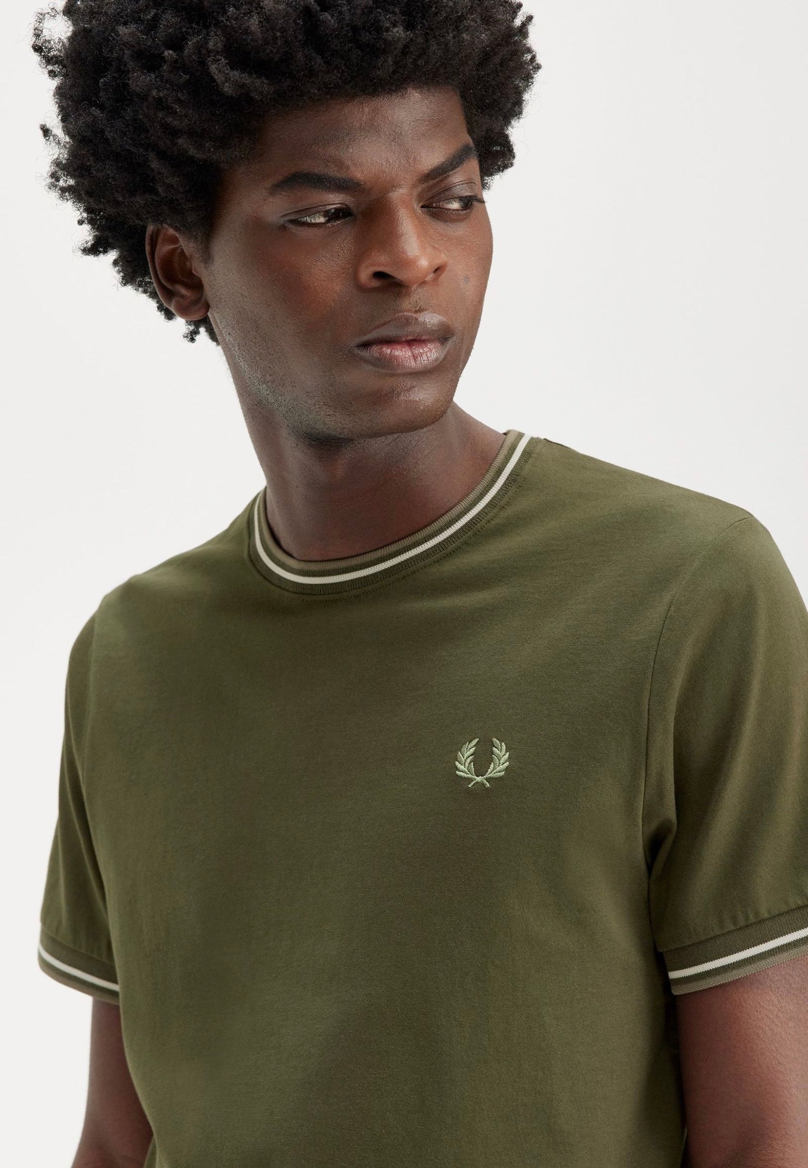 Fred Perry - Twin Tipped Hntgrn/Loyst/Lwg - T-Shirt | Men-Image