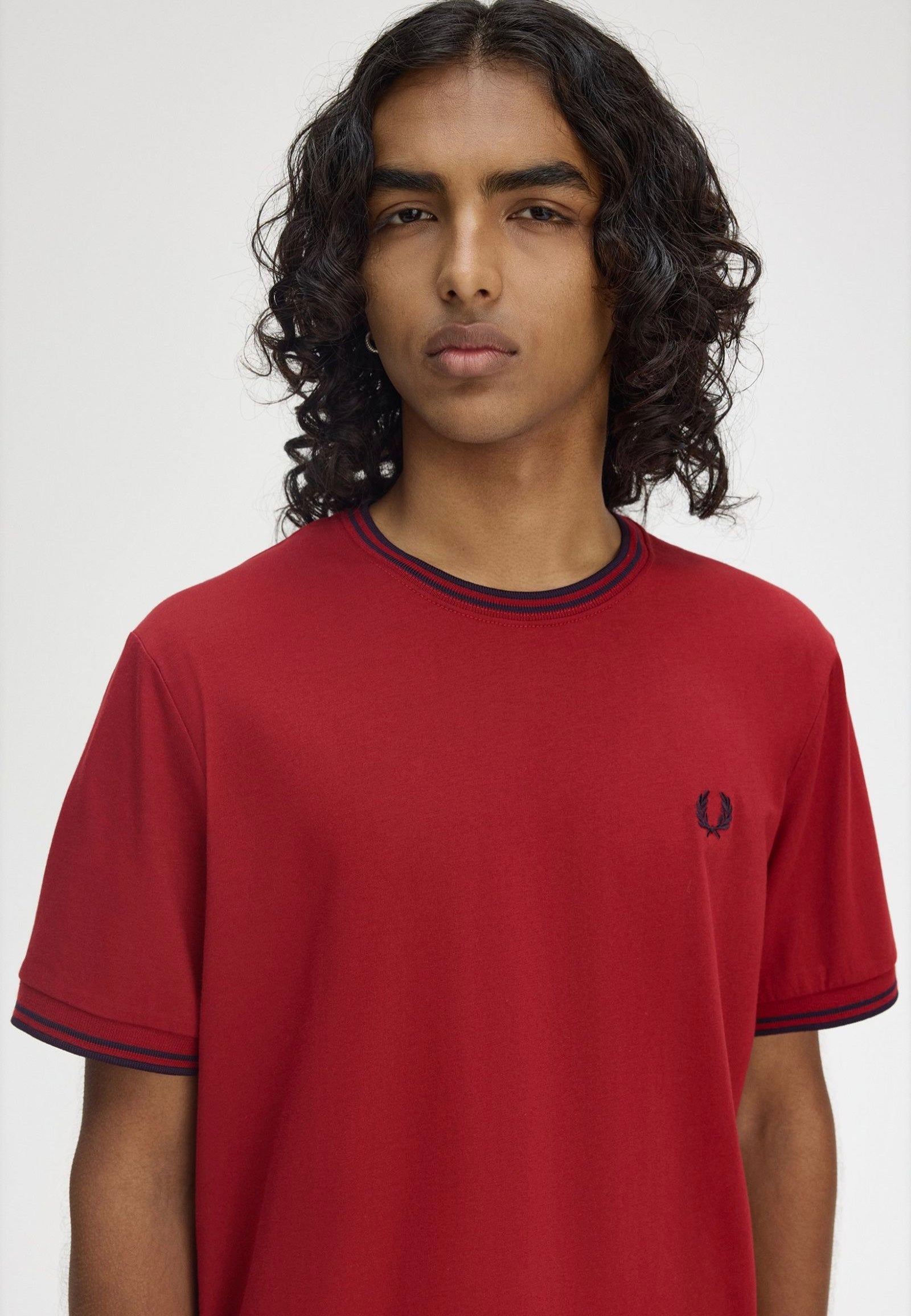 Fred Perry - Twin Tipped Burnt Red/Navy - T-Shirt | Men-Image