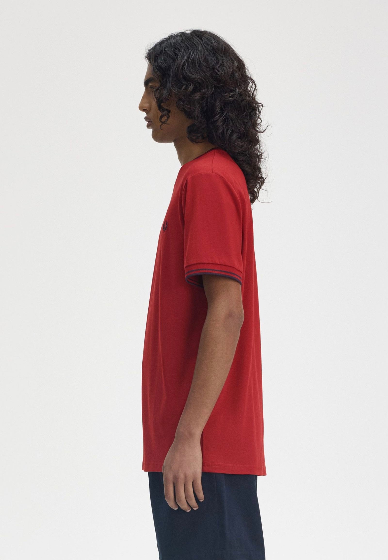 Fred Perry - Twin Tipped Burnt Red/Navy - T-Shirt | Men-Image