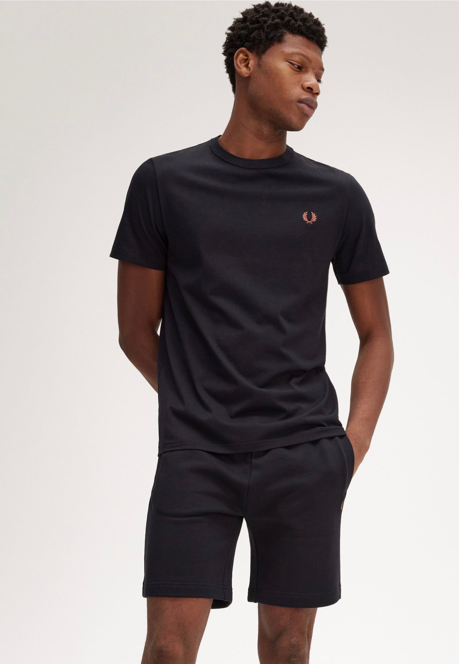 Fred Perry - Crew Neck Black/Whisky Brown - T-Shirt | Men-Image