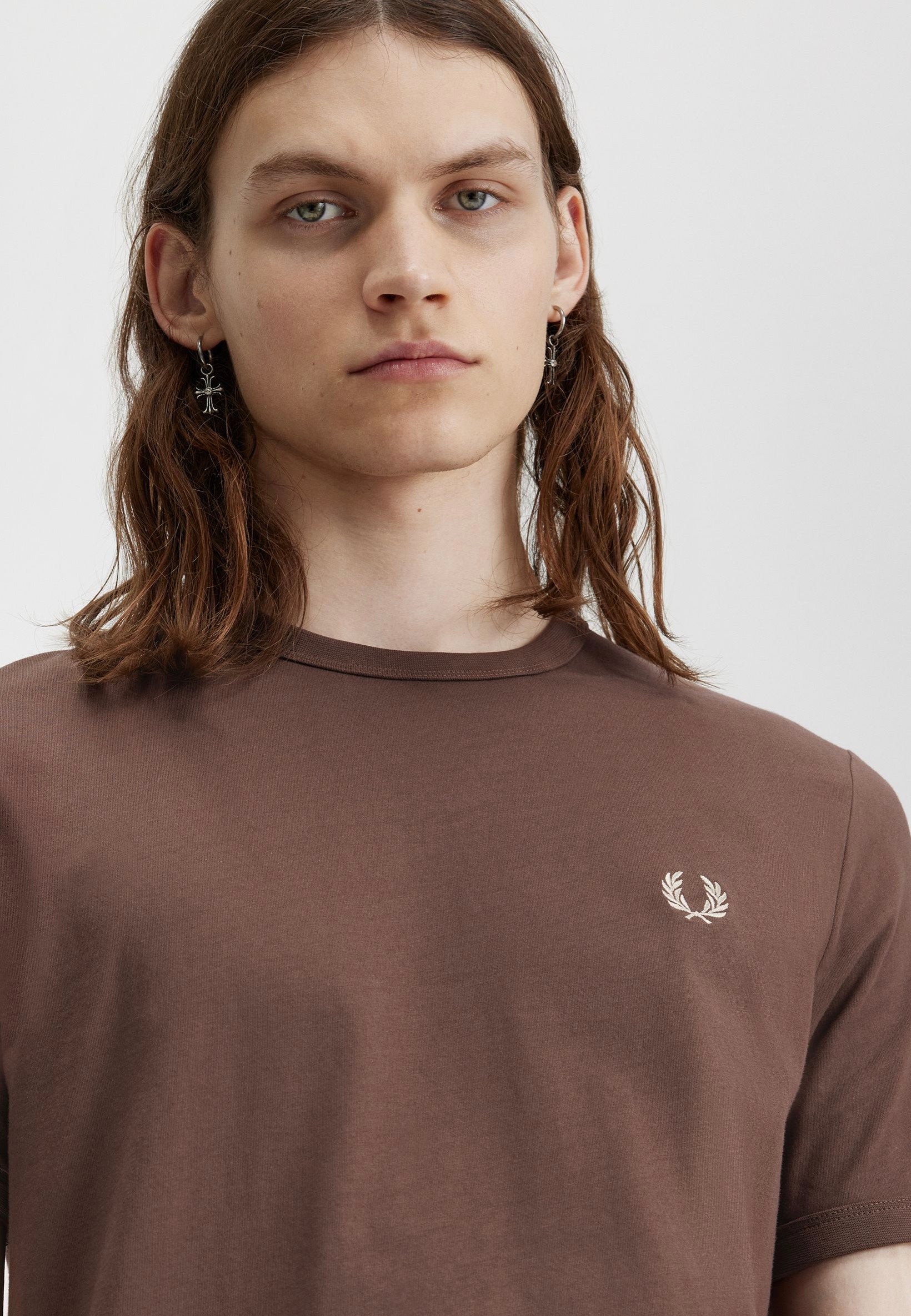 Fred Perry - Ringer Road Brick/Warm Grey - T-Shirt | Men-Image