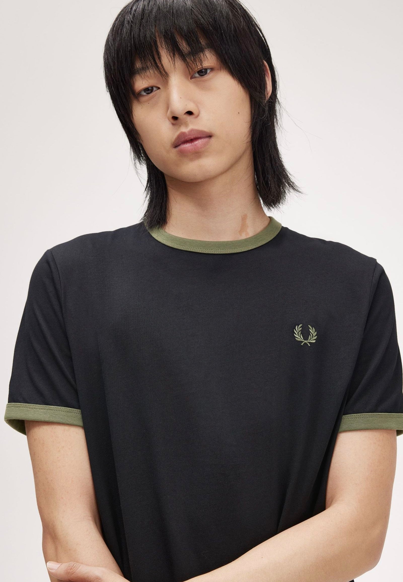 Fred Perry - Ringer Black/Lr Wgre - T-Shirt | Men-Image