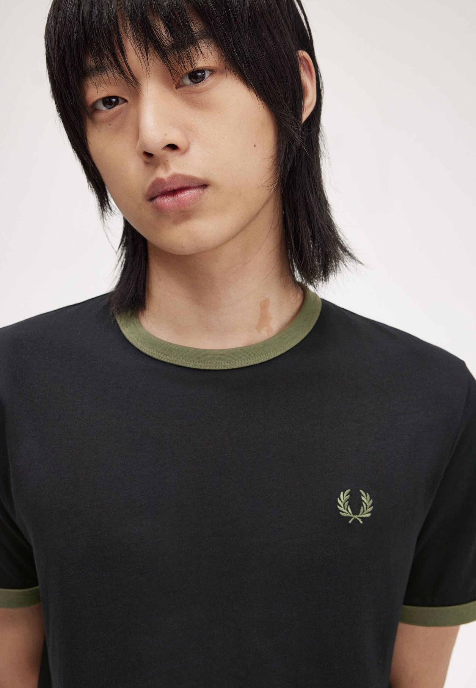 Fred Perry - Ringer Black/Lr Wgre - T-Shirt | Men-Image