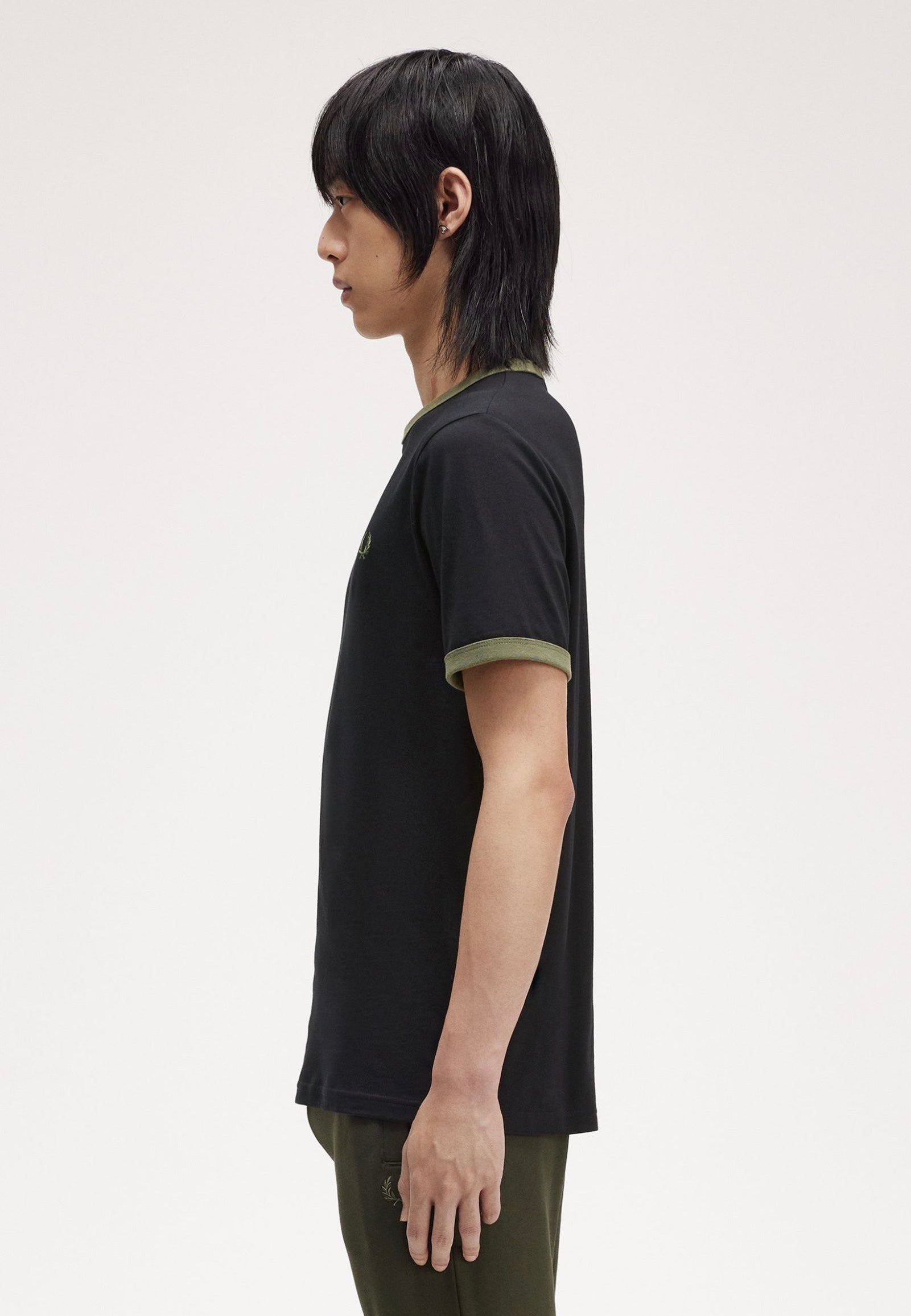 Fred Perry - Ringer Black/Lr Wgre - T-Shirt | Men-Image