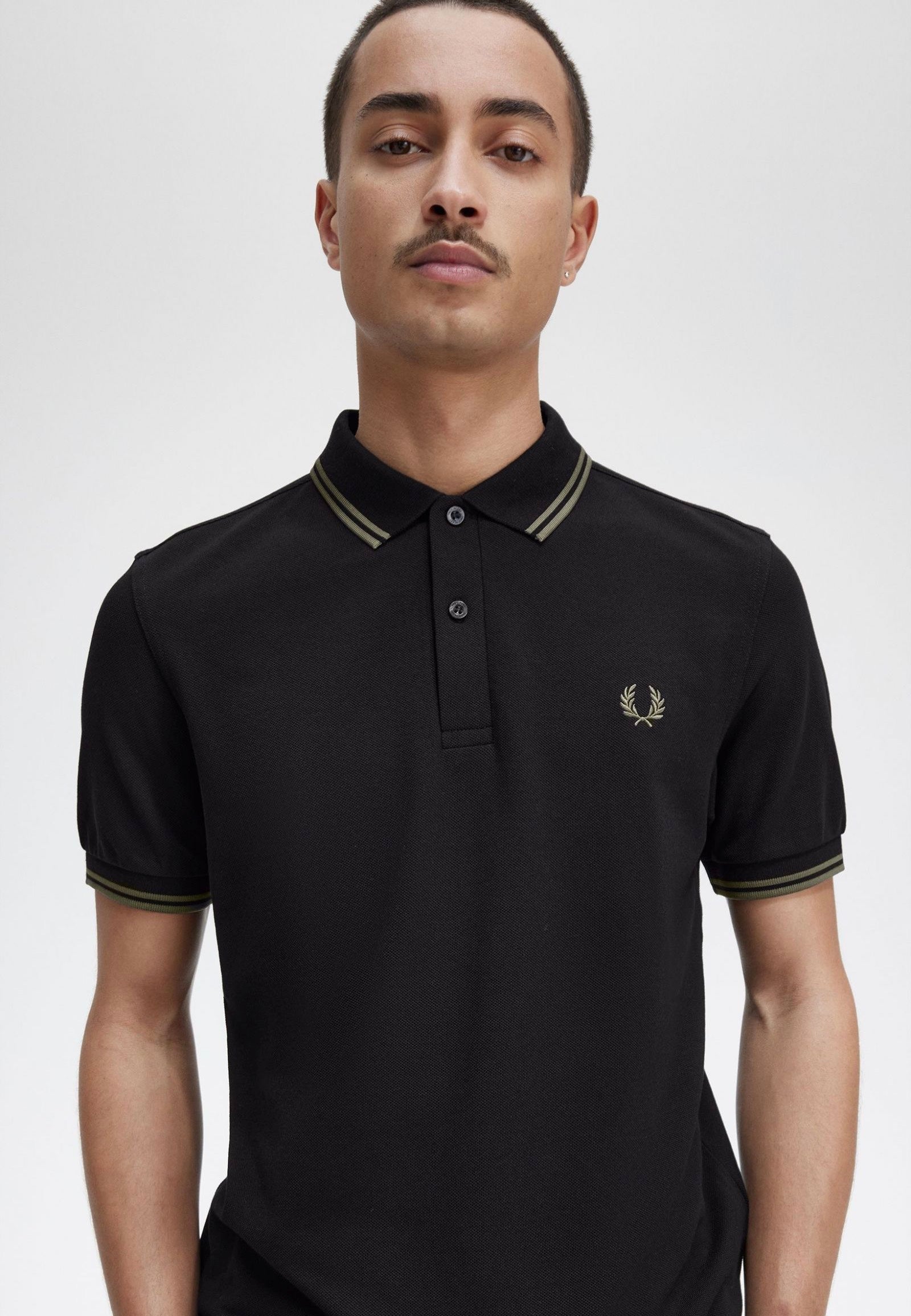 Fred Perry - Twin Tipped Black/Field Green - Polo | Men-Image