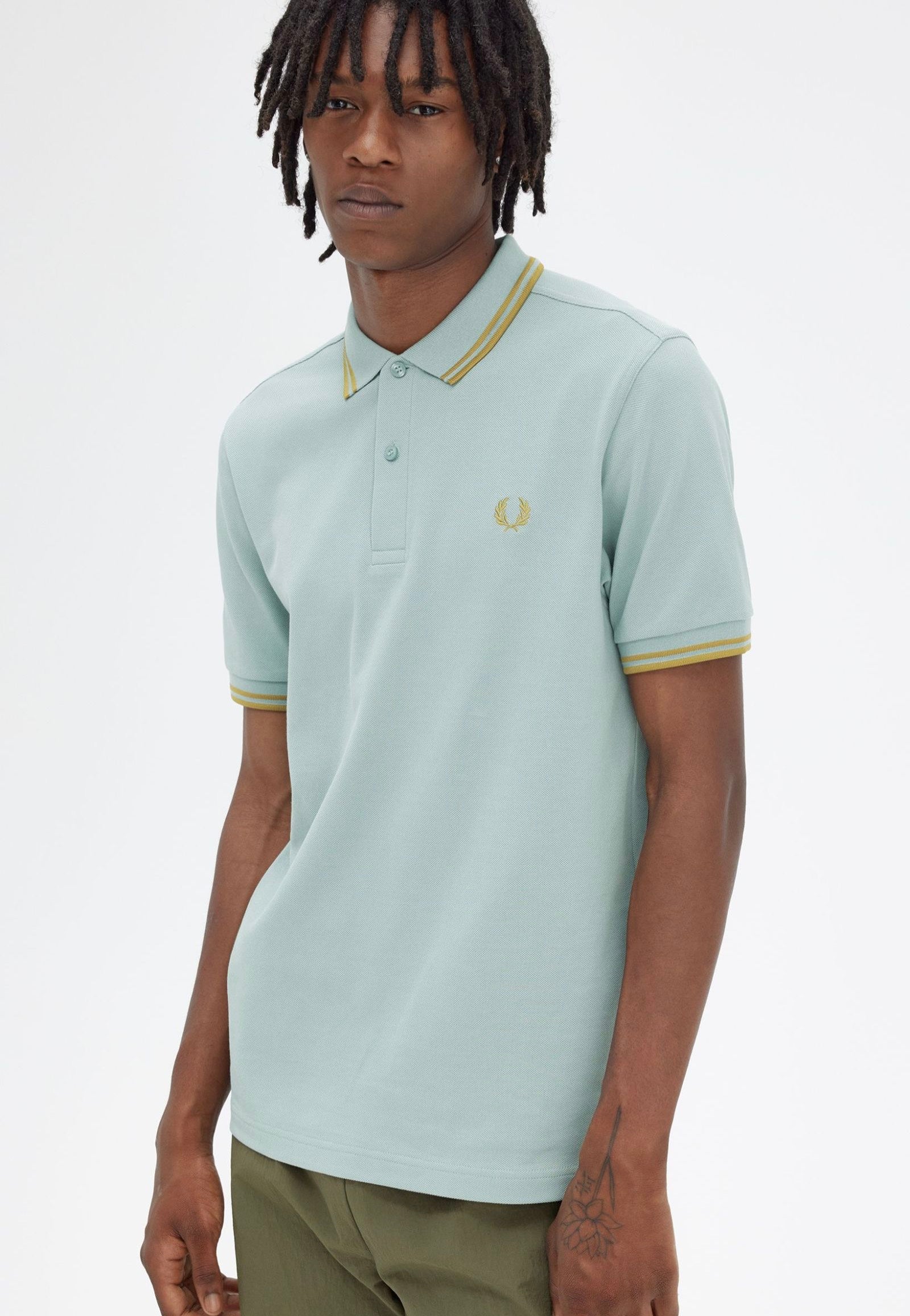 Fred Perry - Twin Tipped Silver Blue/Dark Caramel - Polo | Men-Image