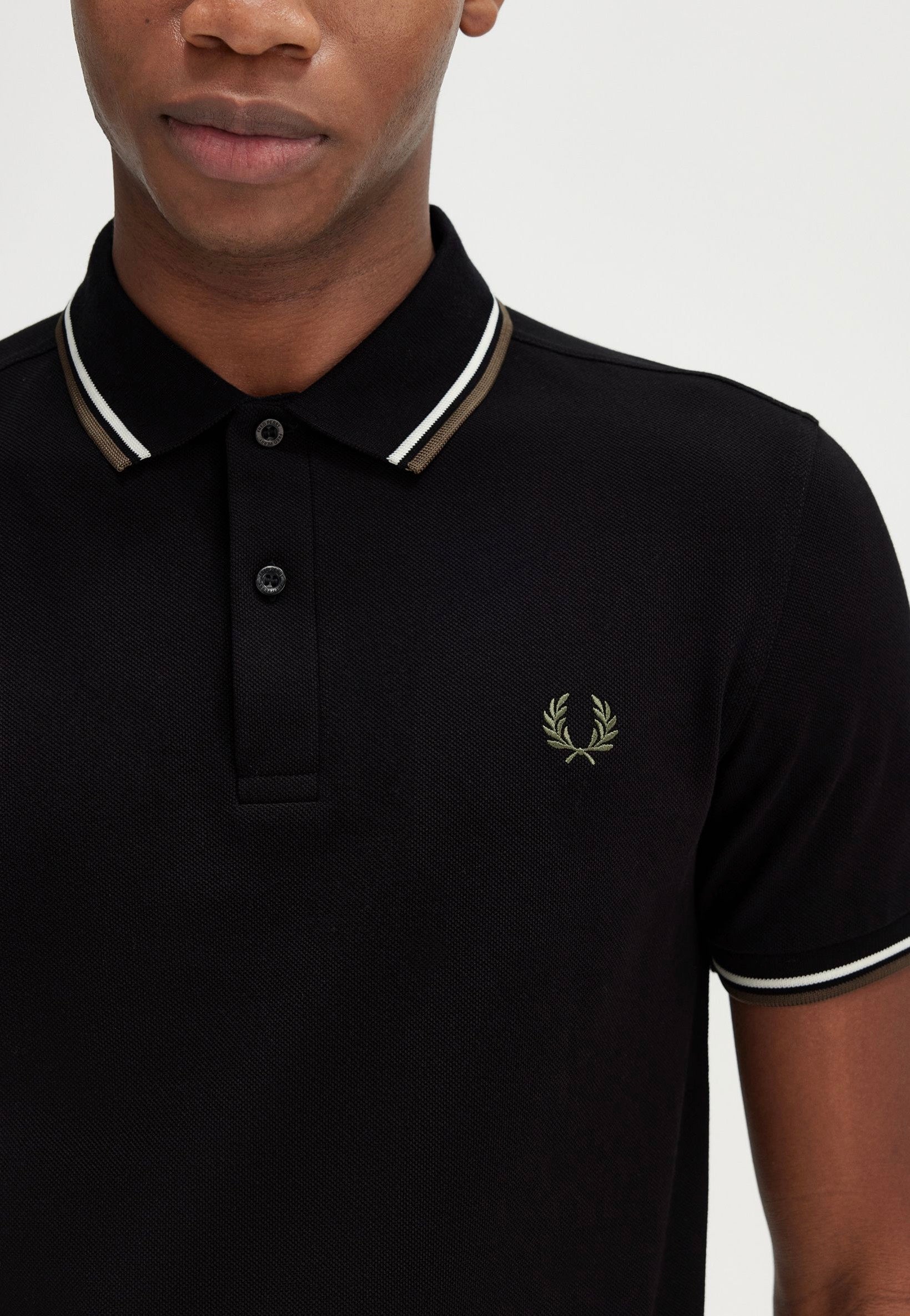 Fred Perry - Twin Tipped Black/Ecru/Laurel Wreath Green - Polo | Men-Image