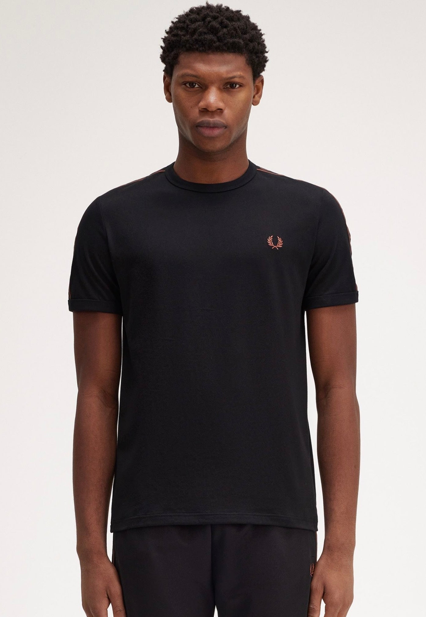 Fred Perry - Contrast Tape Ringer Black/Whisky Brown - T-Shirt | Men-Image