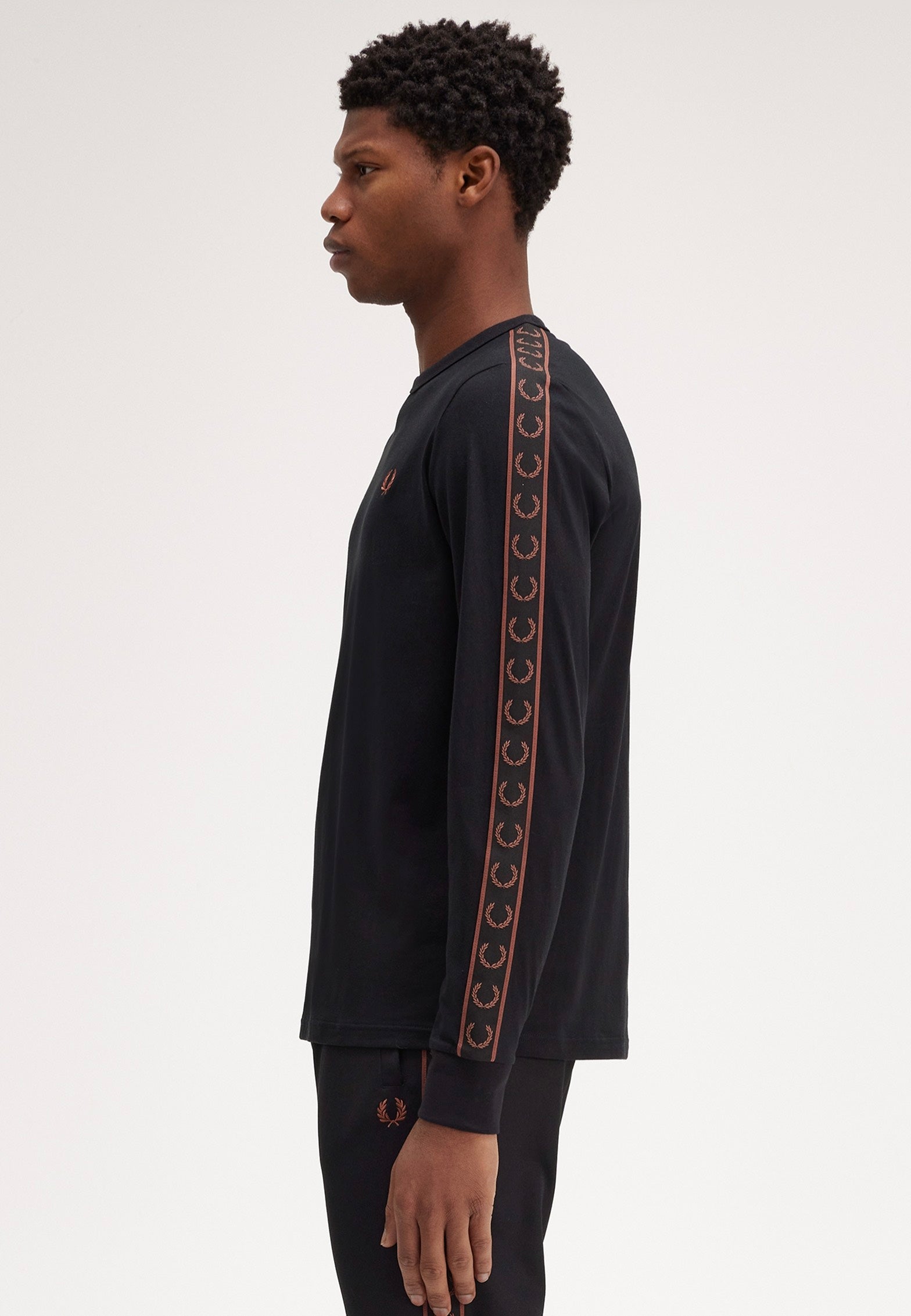 Fred Perry - Taped Black/Whisky Brown - Longsleeve | Men-Image