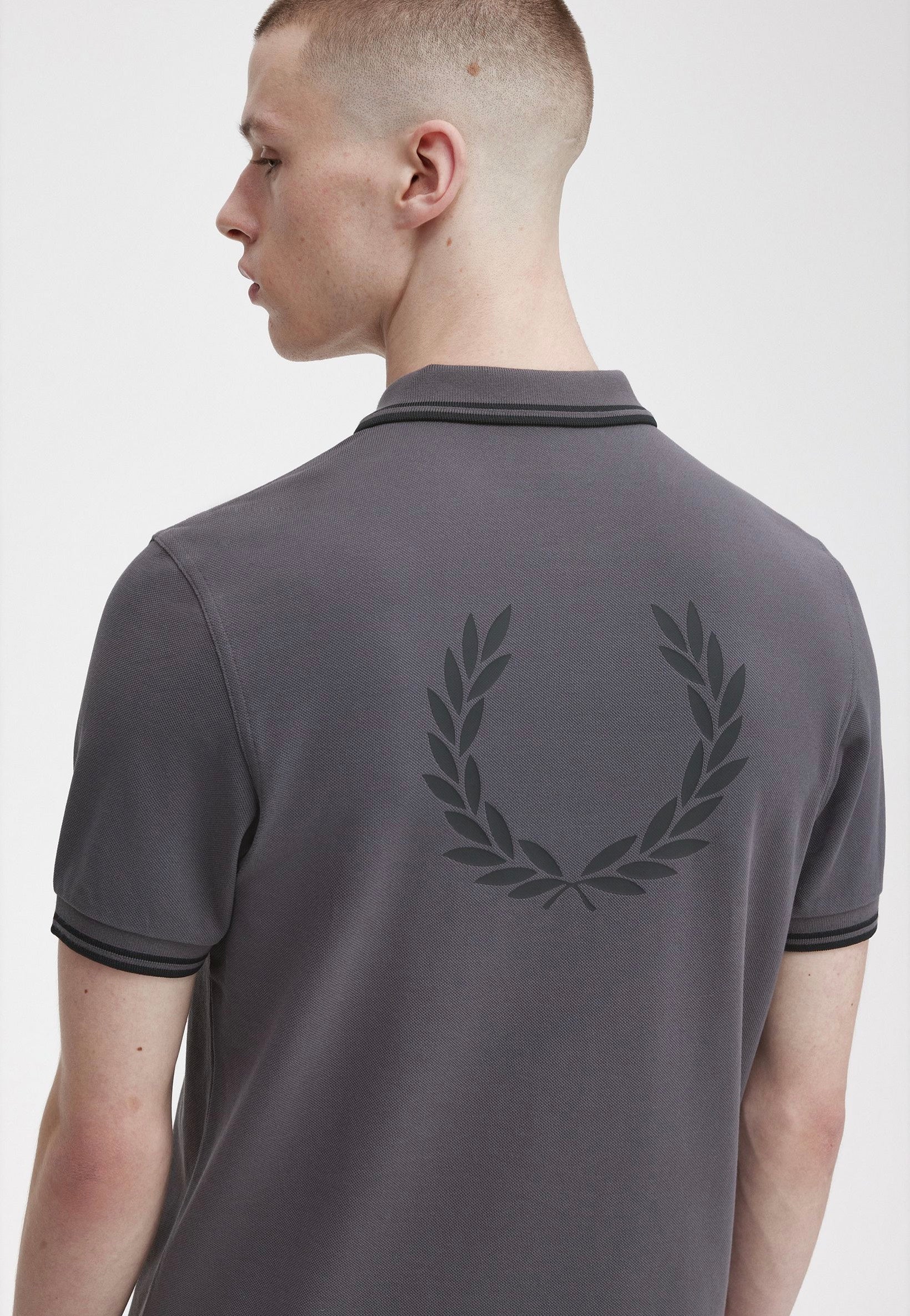 Fred Perry - Back Graphic Gunmetal - Polo | Men-Image