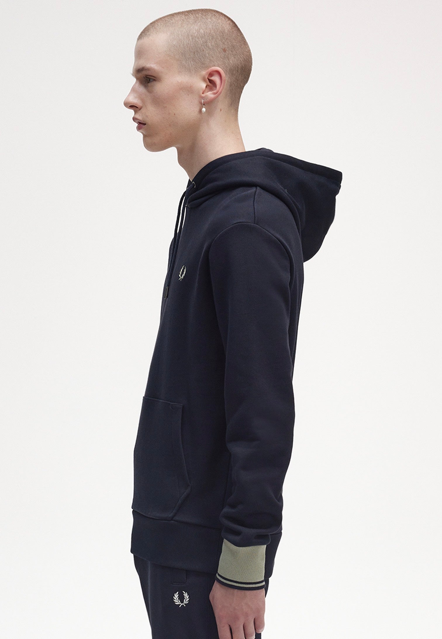 Fred Perry - Contrast Cuff Laurel Navy - Hoodie | Men-Image