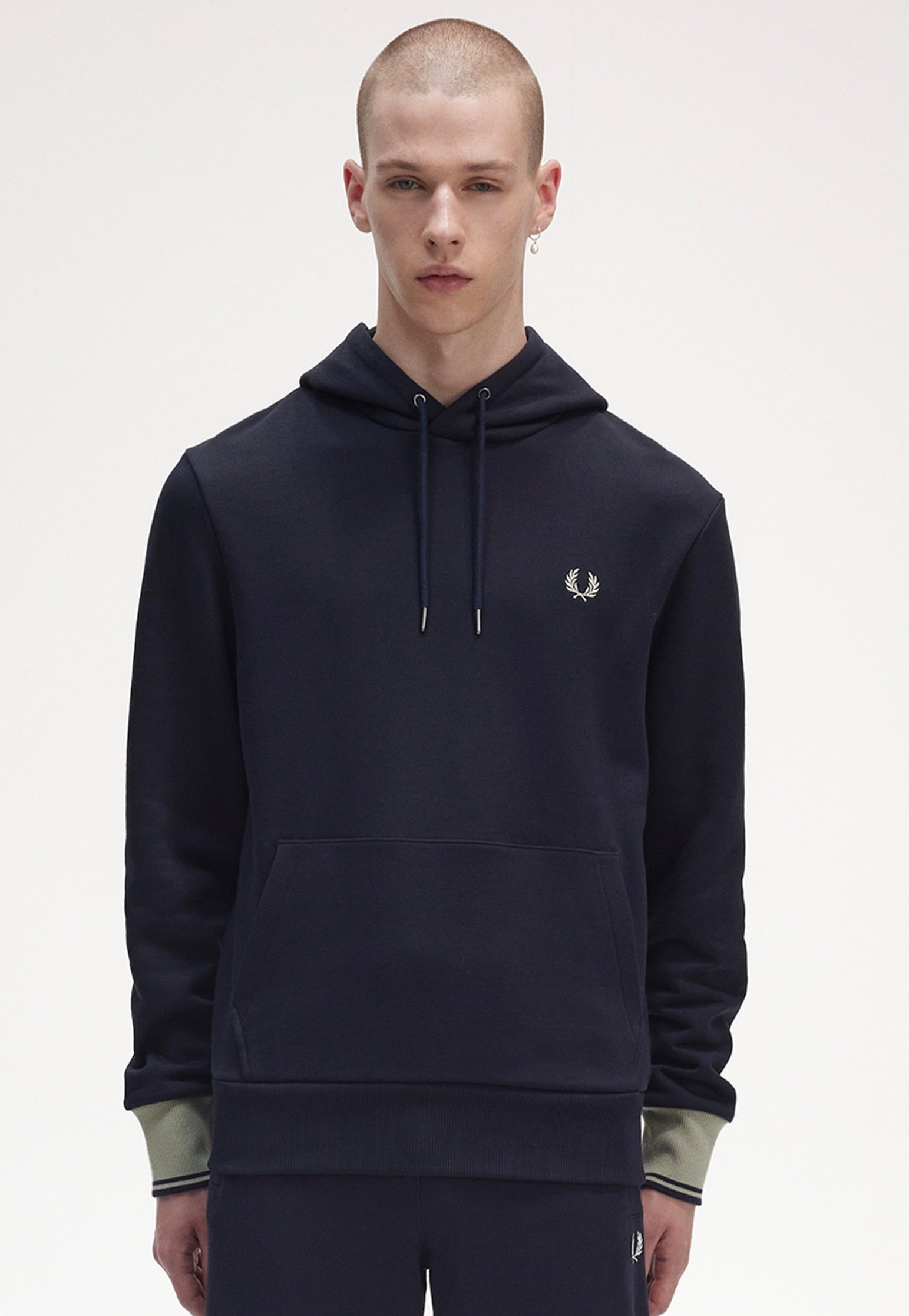 Fred Perry - Contrast Cuff Laurel Navy - Hoodie | Men-Image