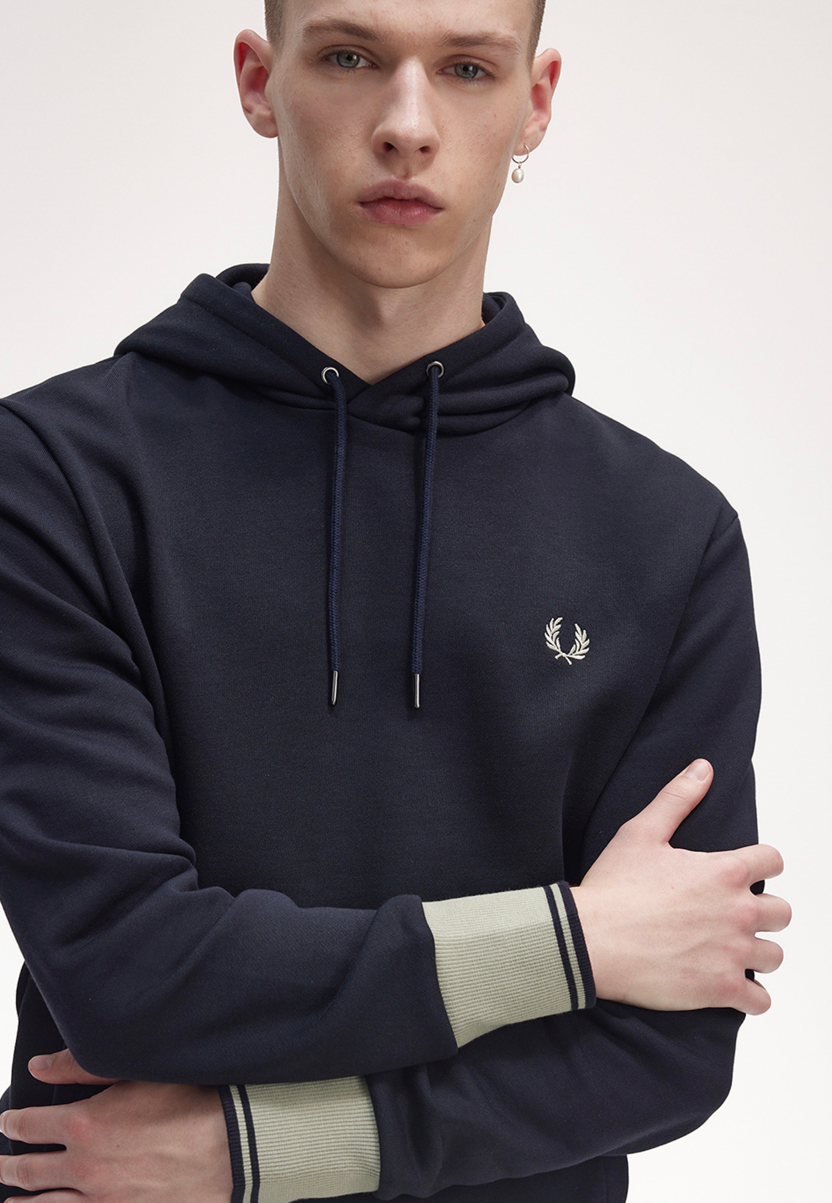 Fred Perry - Contrast Cuff Laurel Navy - Hoodie | Men-Image