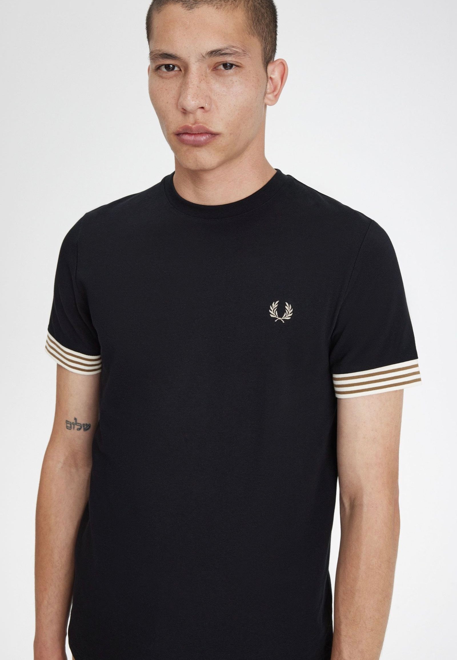 Fred Perry - Striped Cuff Black - T-Shirt | Men-Image