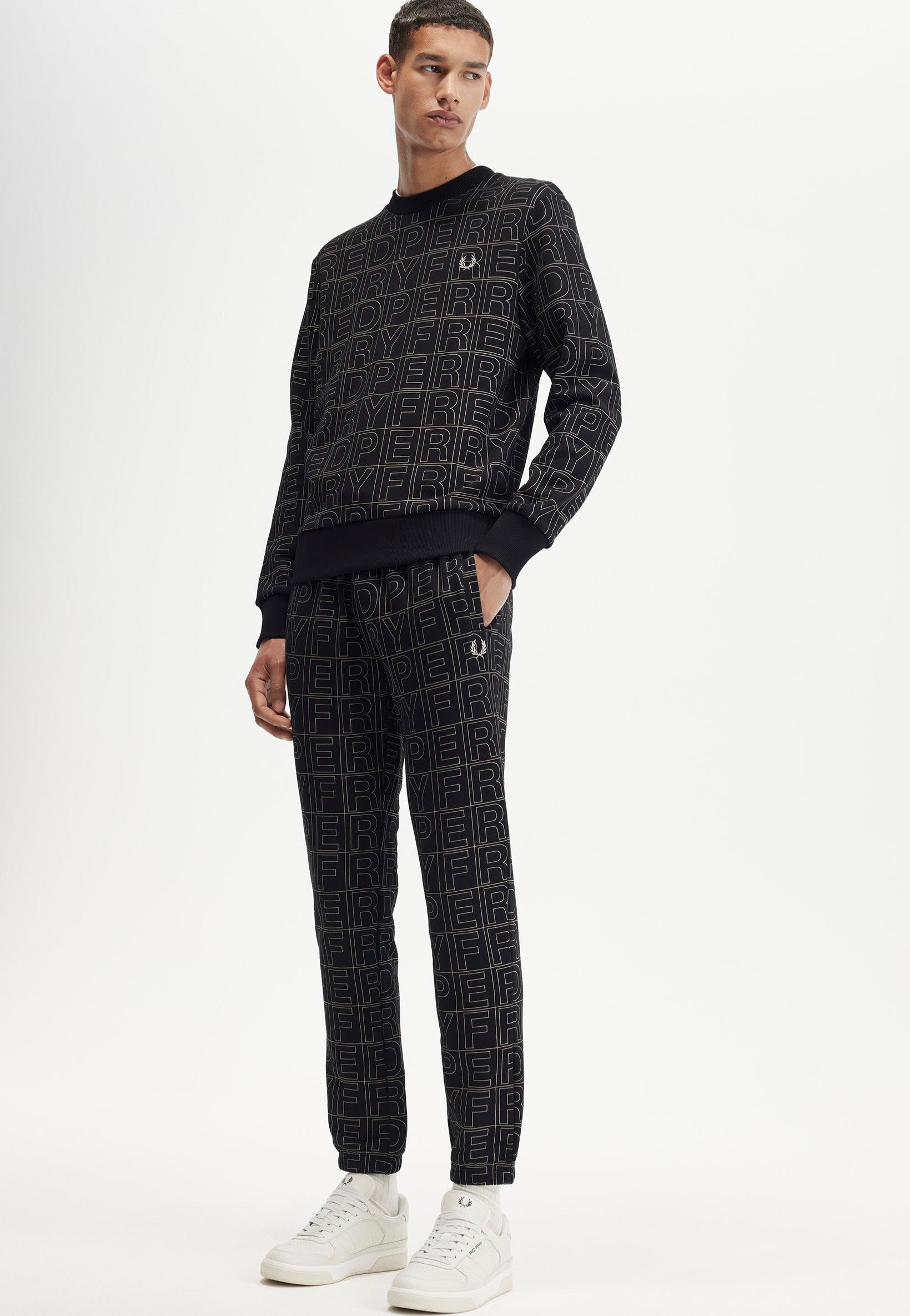 Fred Perry - Spellout Graphic Black - Sweater | Men-Image