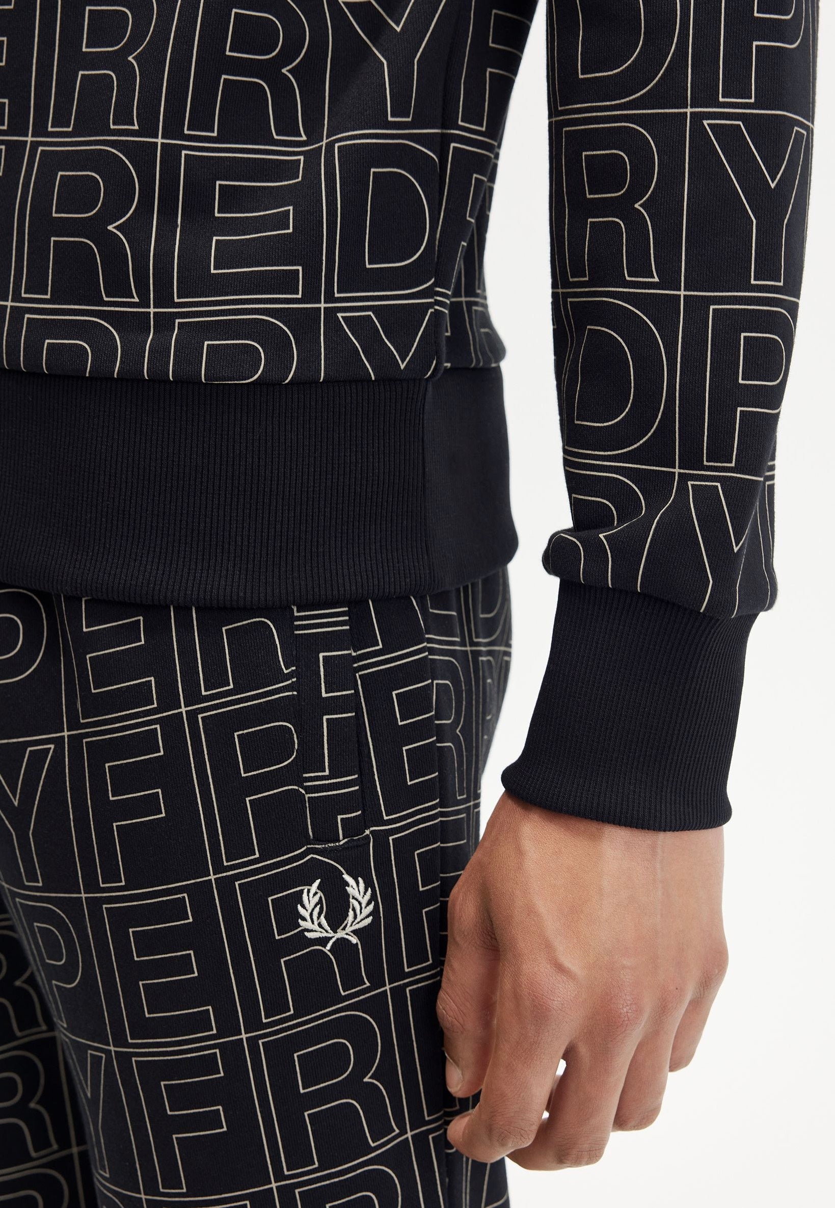 Fred Perry - Spellout Graphic Black - Sweater | Men-Image