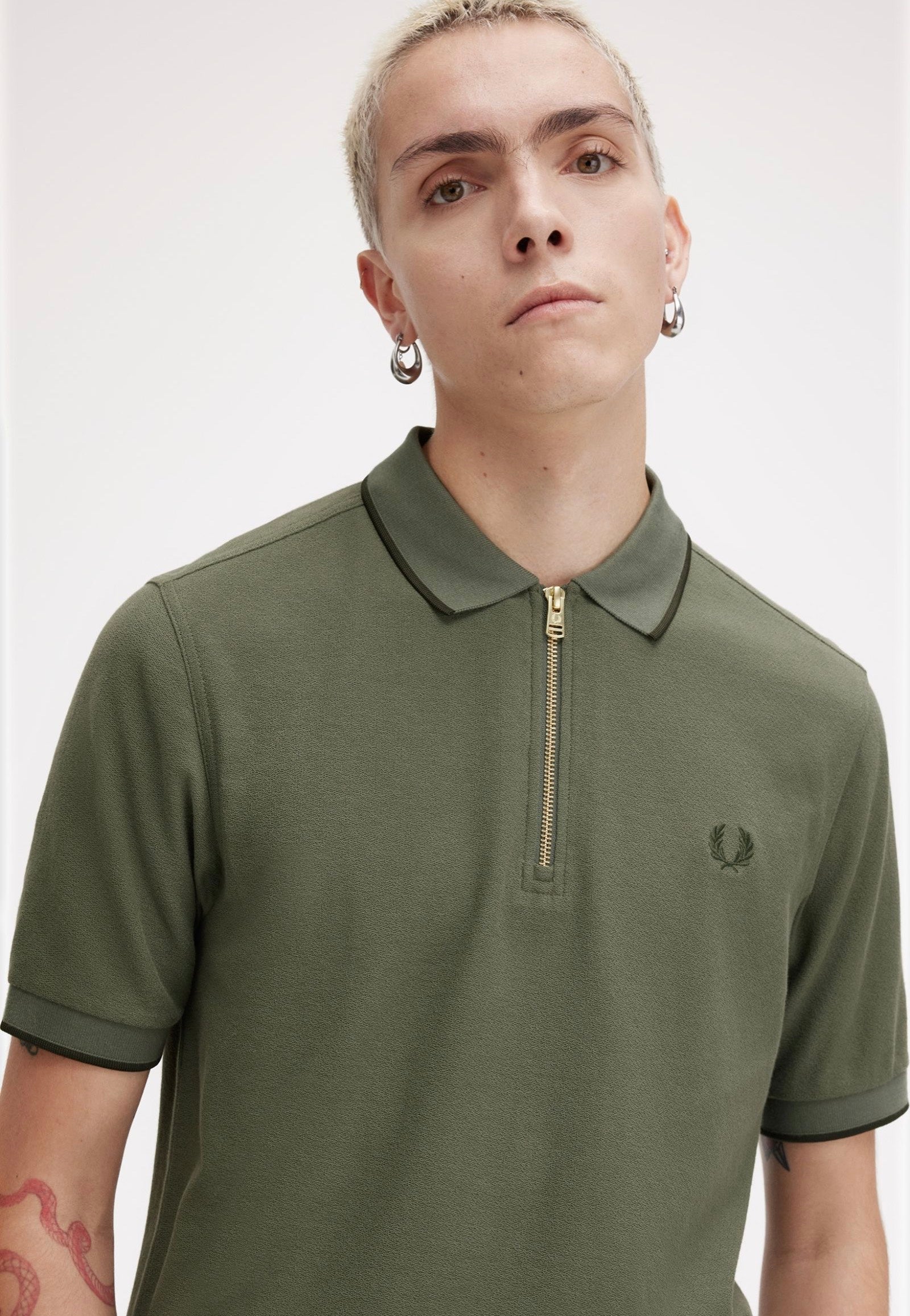 Fred Perry - Crepe Pique Zip Neck Laurel Wreath Green - Polo | Men-Image