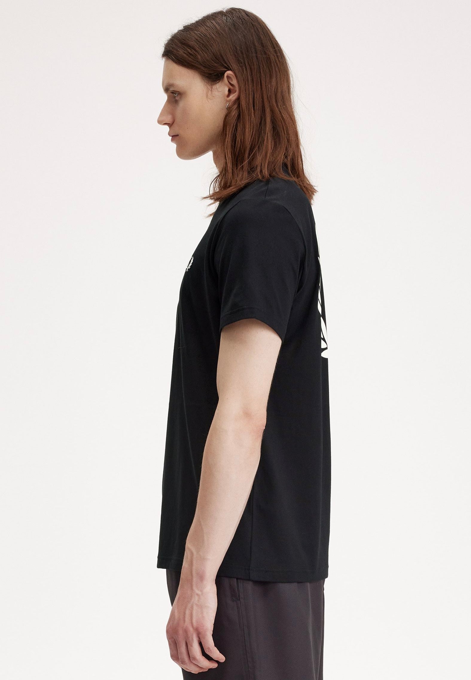 Fred Perry - Rear Powder Laurel Graphic Black - T-Shirt | Men-Image