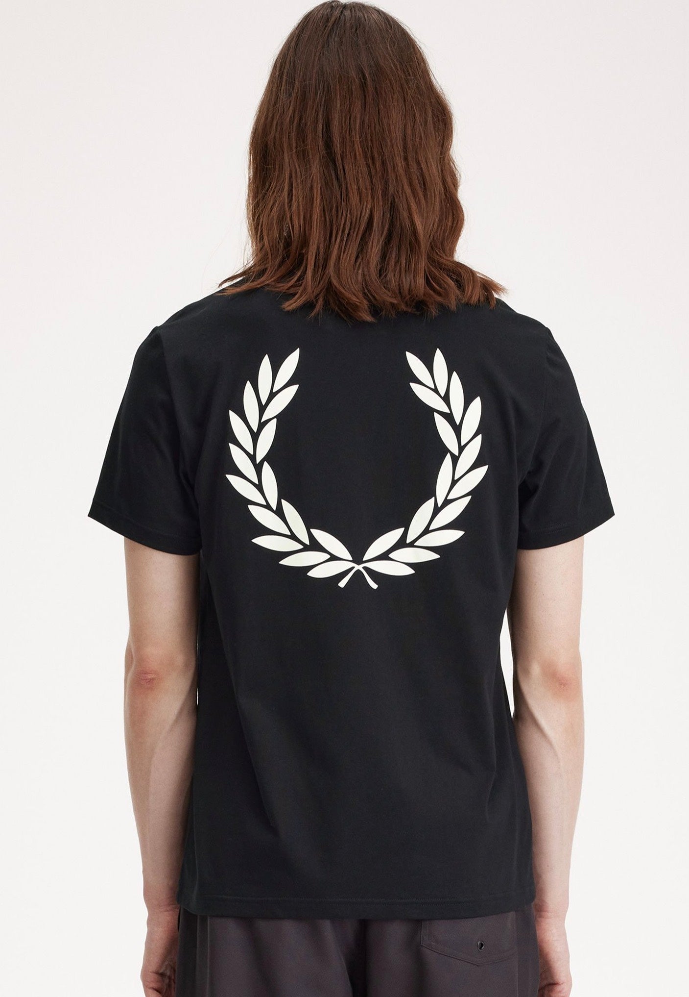 Fred Perry - Rear Powder Laurel Graphic Black - T-Shirt | Men-Image