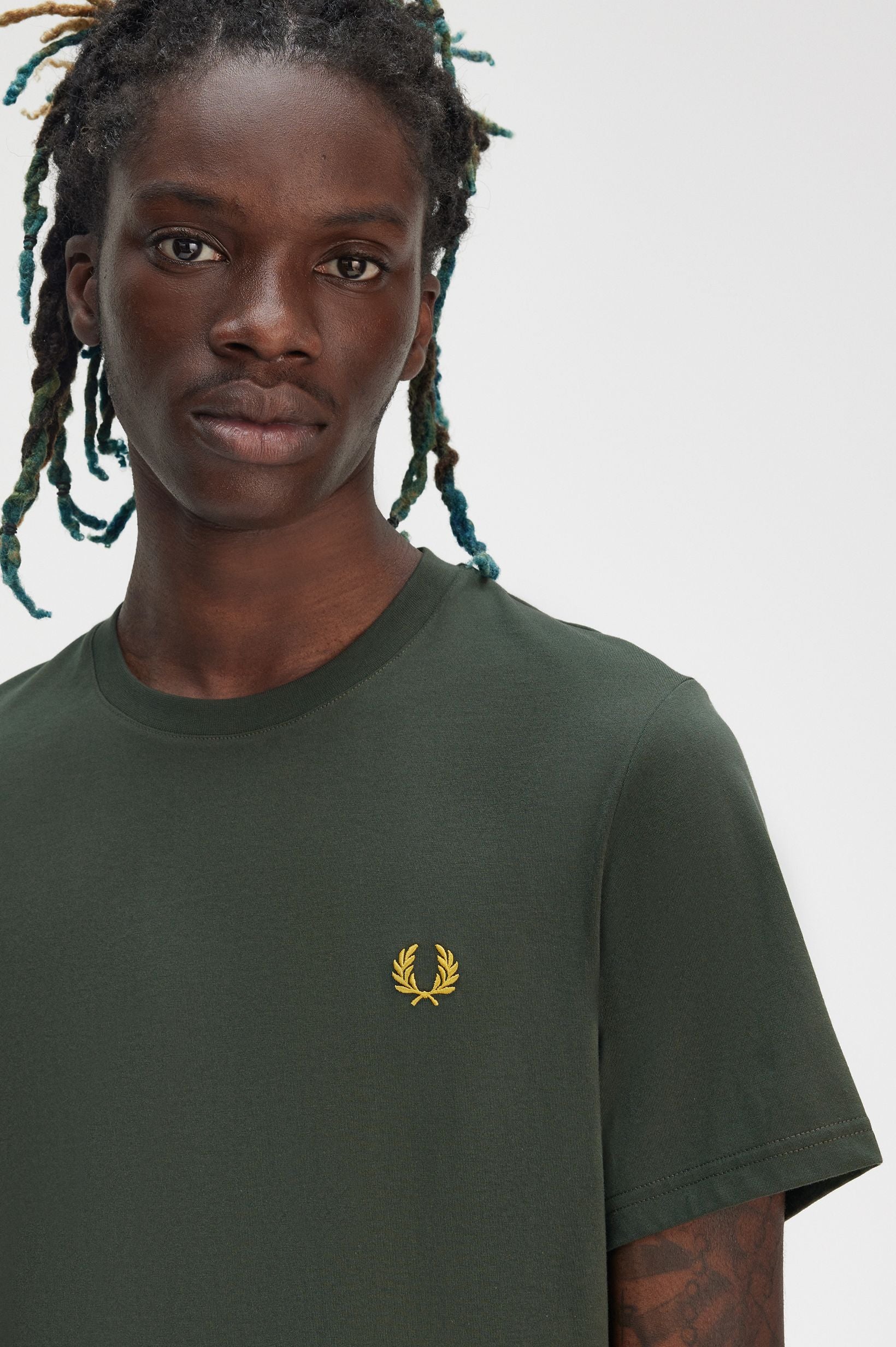 Fred Perry - Rear Powder Laurel Graphic Court Green - T-Shirt | Men-Image