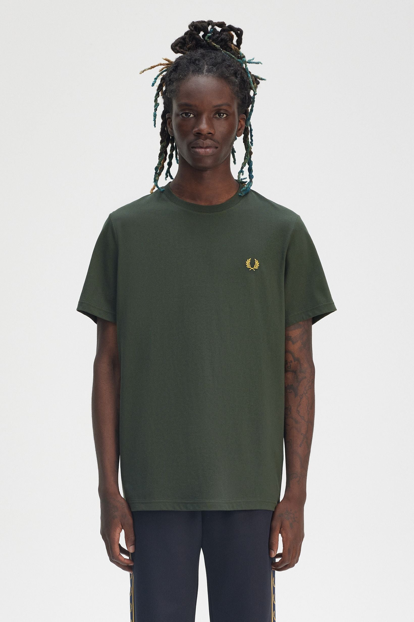 Fred Perry - Rear Powder Laurel Graphic Court Green - T-Shirt | Men-Image