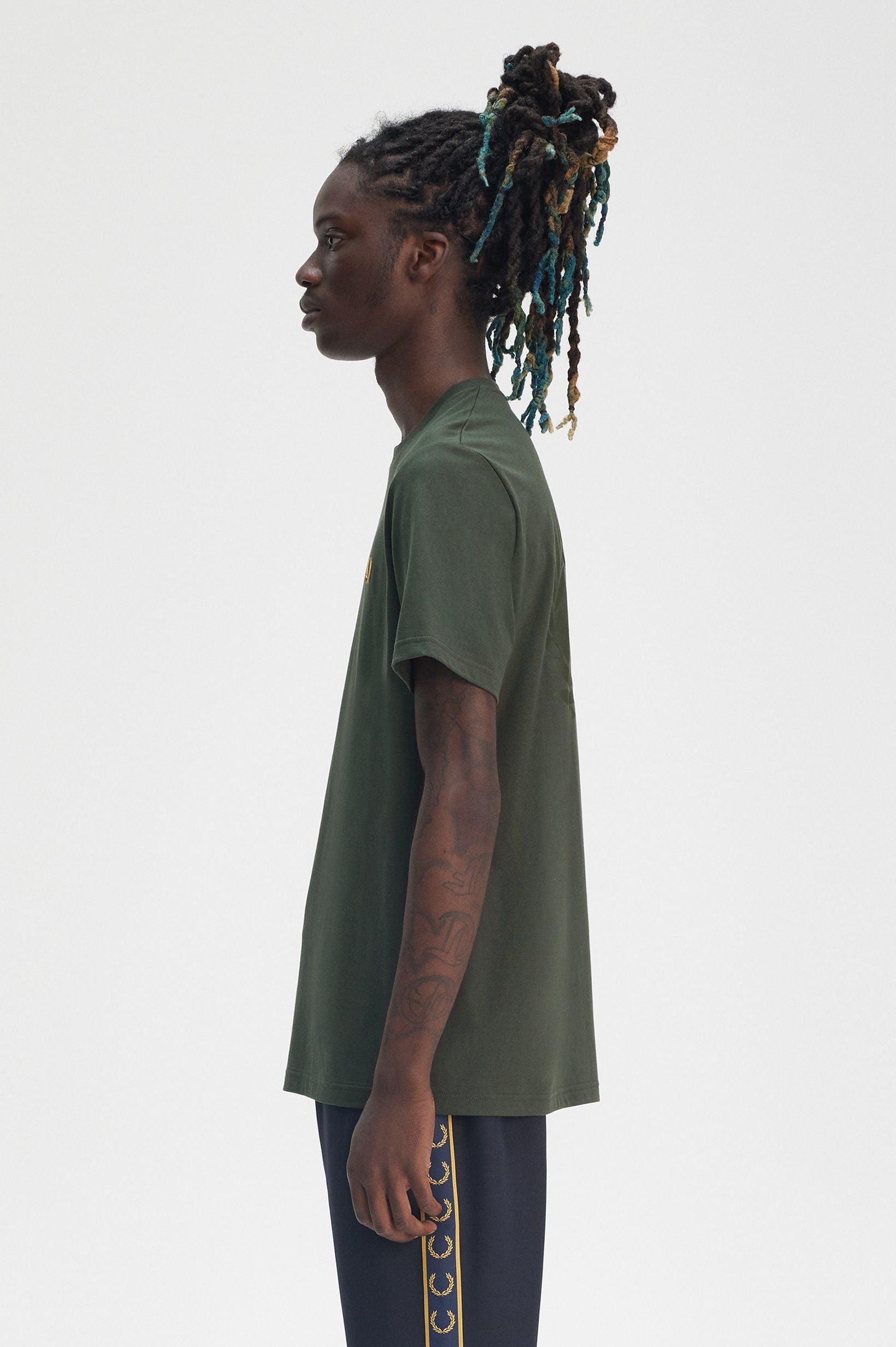 Fred Perry - Rear Powder Laurel Graphic Court Green - T-Shirt | Men-Image