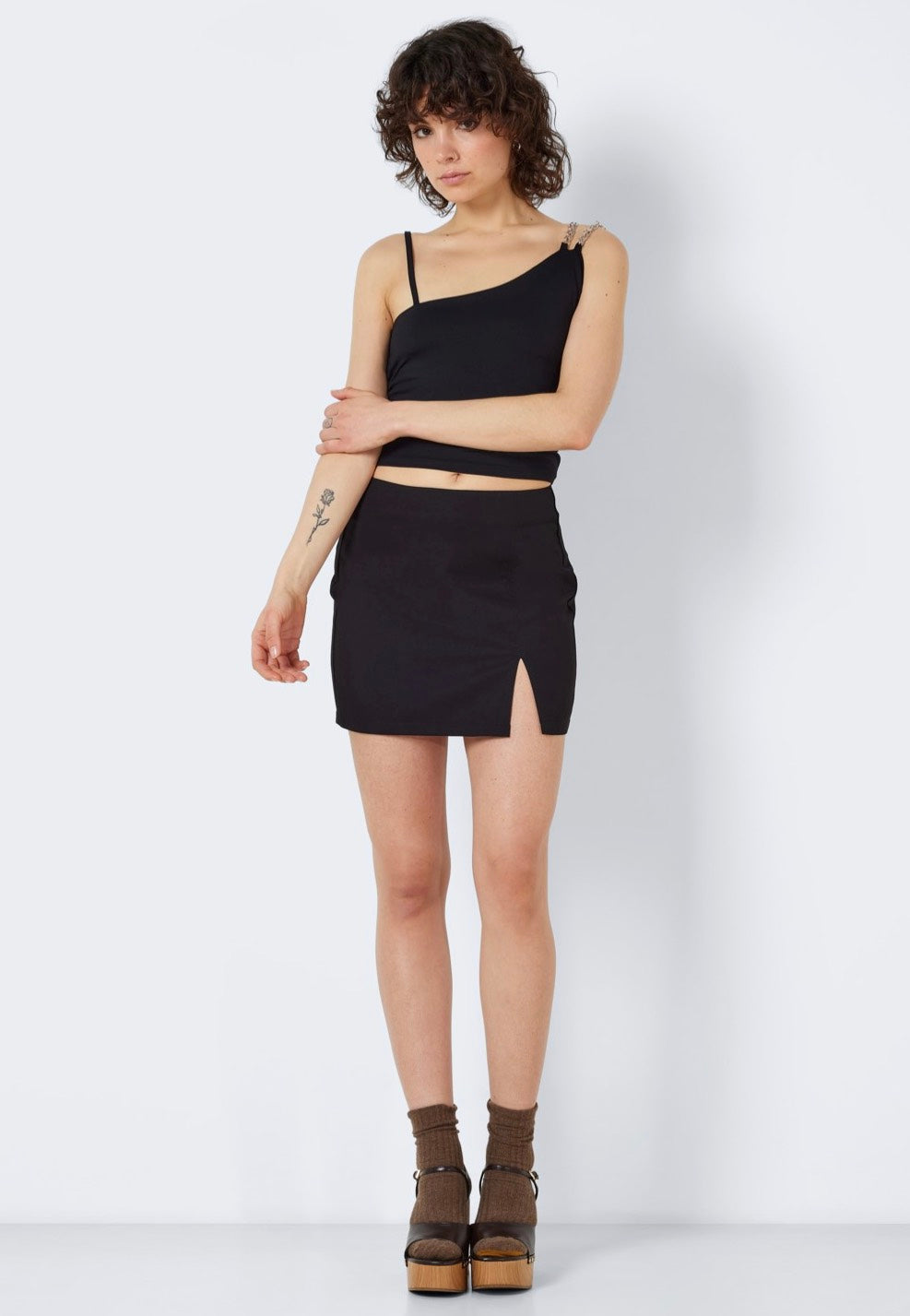 Noisy May - Celeste Singlet Chain Detail Black - Top | Women-Image