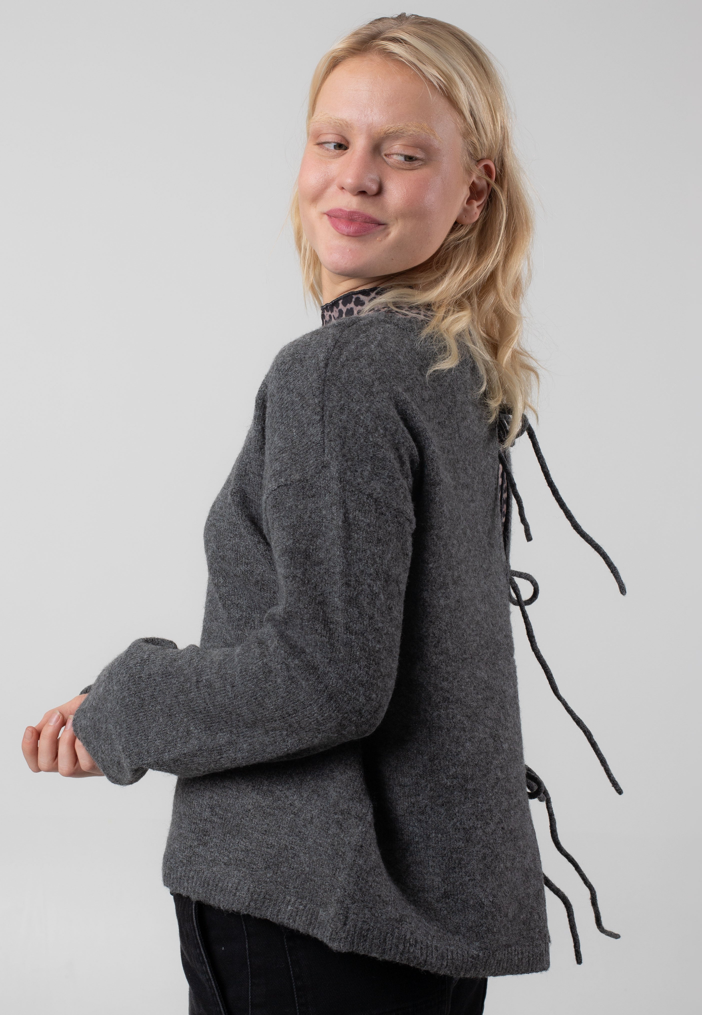 Noisy May - Beau Reversible Tie Dark Grey Melange - Pullover | Women-Image