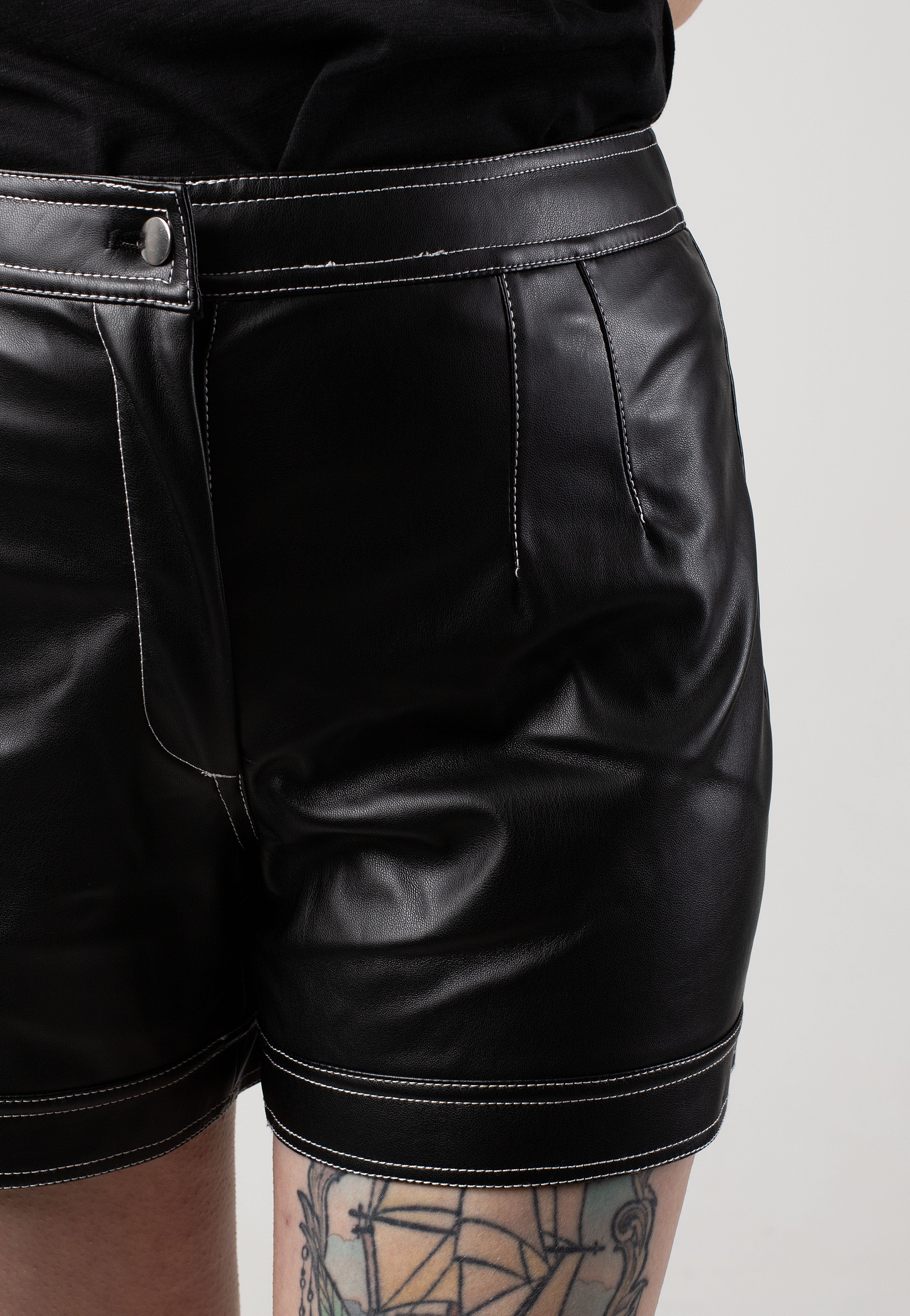 Noisy May - Kimberly Black Contrast Stitches - Shorts | Women-Image