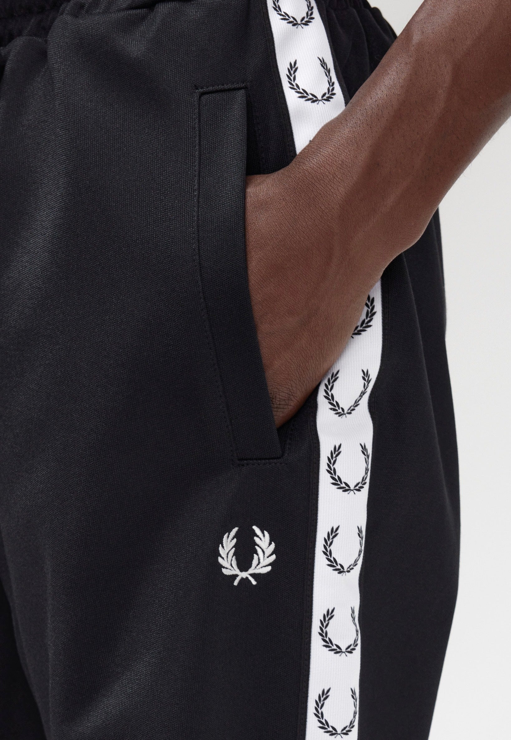 Fred Perry - Taped Tricot Black - Shorts | Men-Image