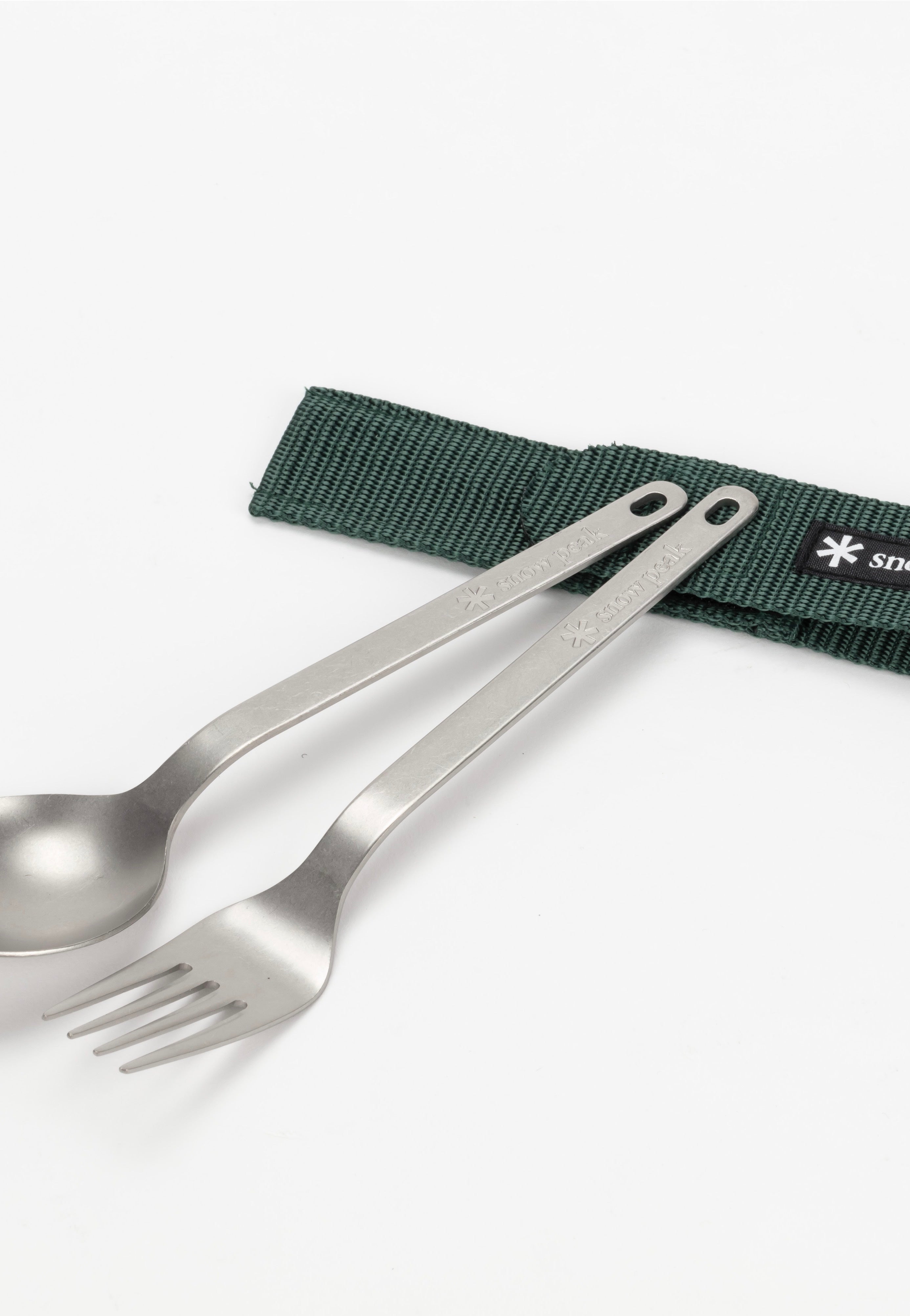 Snow Peak - Titanium Fork & Spoon Darkgreen - Cutlery Set | Neutral-Image