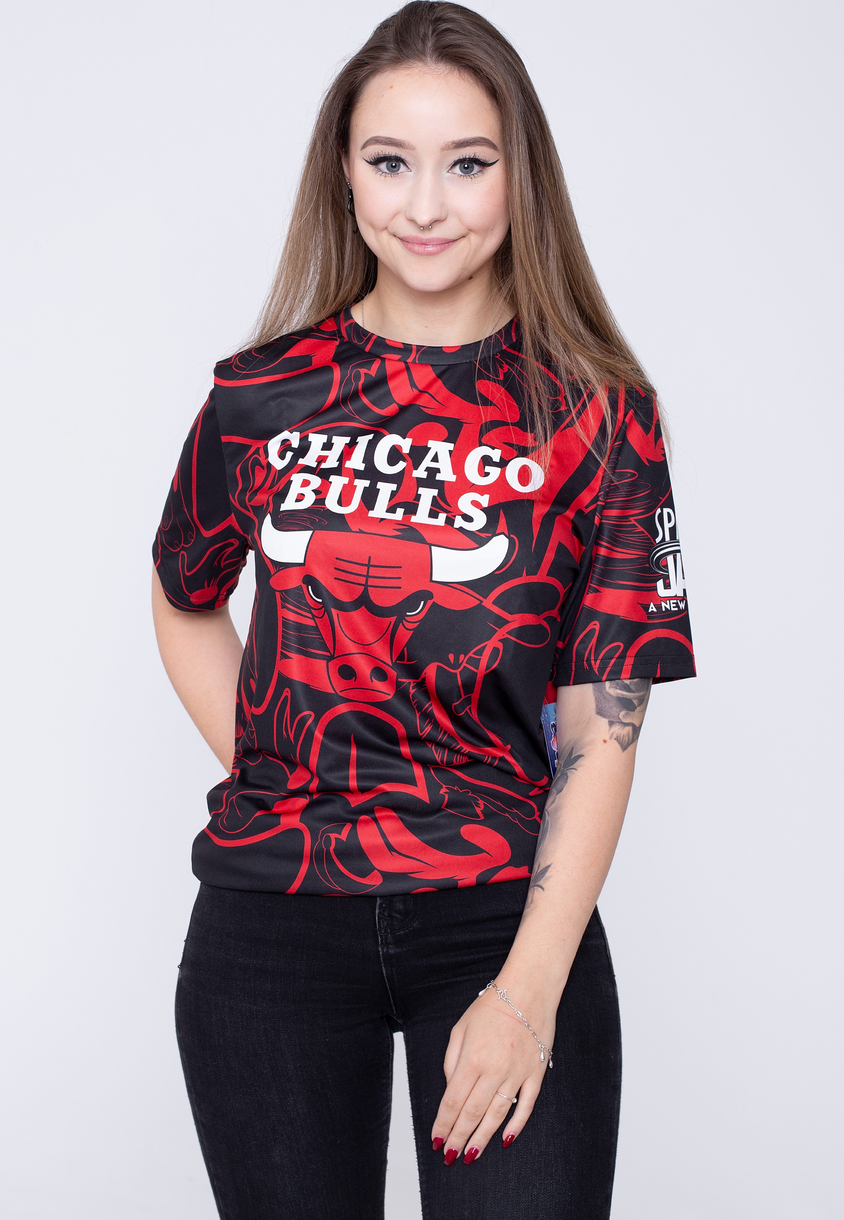 Space Jam - Chicago Bulls: Team In The Paint Red - T-Shirt | Women-Image